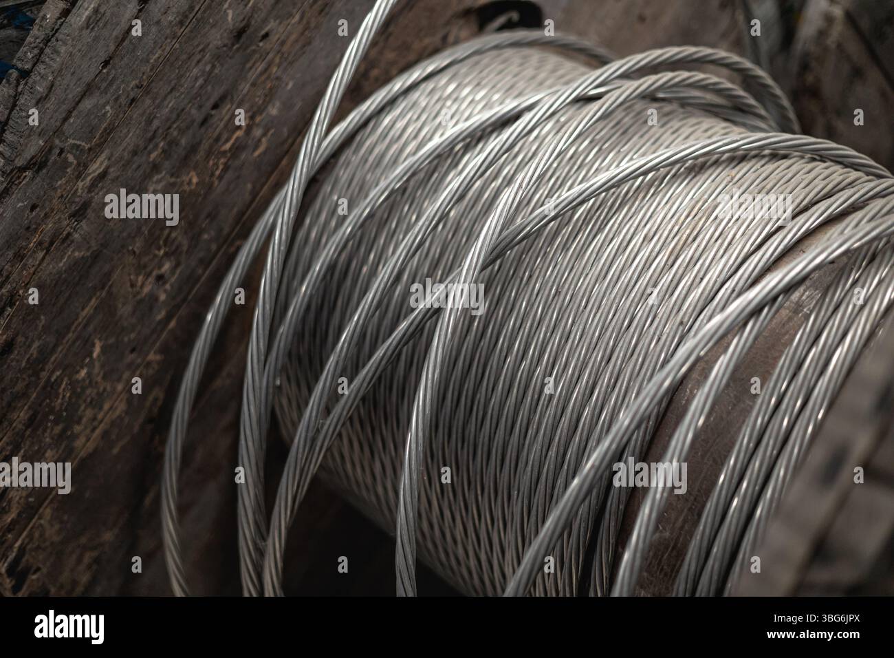 fune d'acciaio, filo d'acciaio o fune d'acciaio, tamburo per imbracatura in fune per l'industria pesante ingegneristica Foto Stock