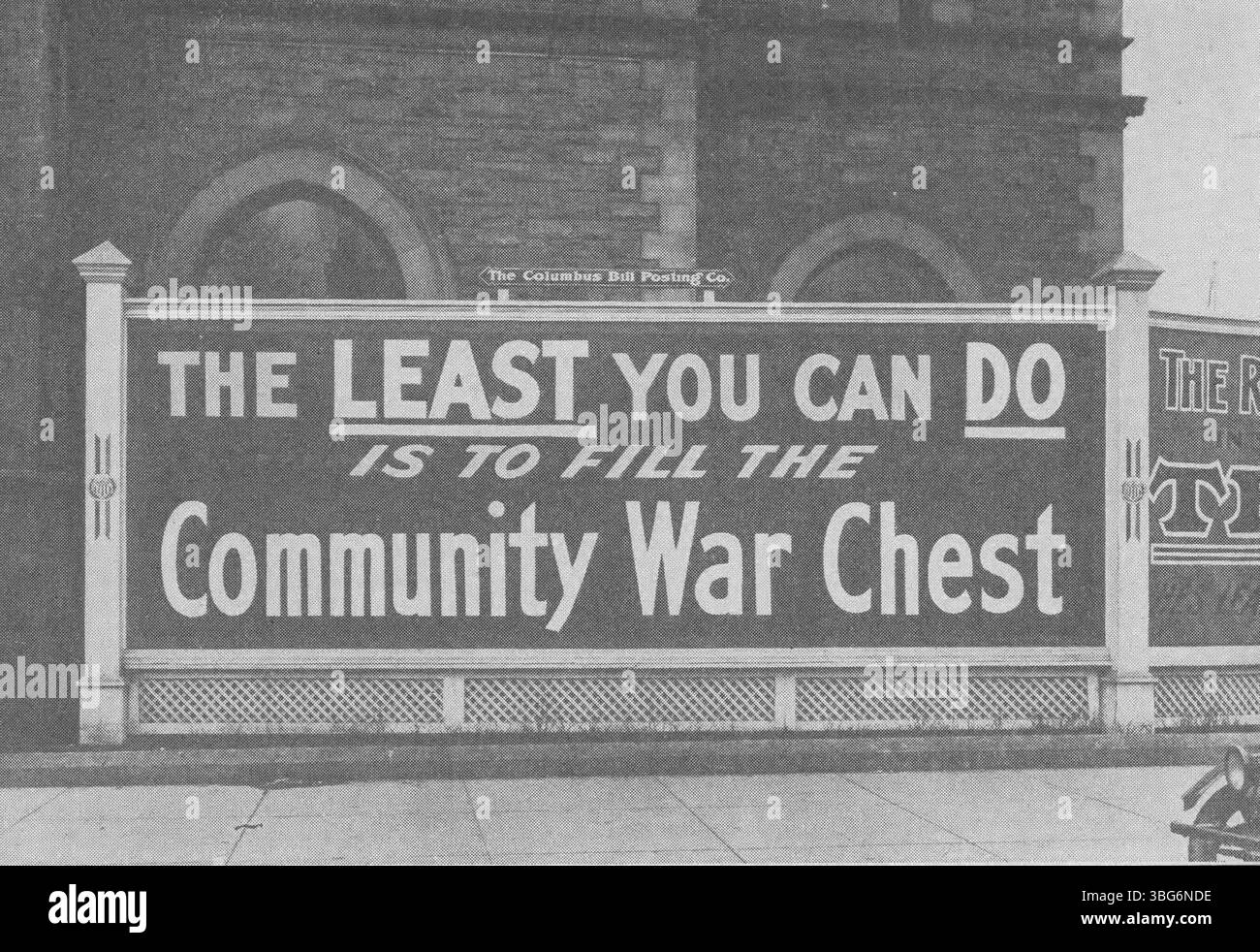 Questo segno faceva parte della campagna del 1918 sul petto di guerra, che raccolse oltre 3.300.000 dollari per i bisogni della prima guerra mondiale. Si trovava nel vecchio tribunale e ufficio postale degli Stati Uniti in State Street a Columbus. Foto Stock
