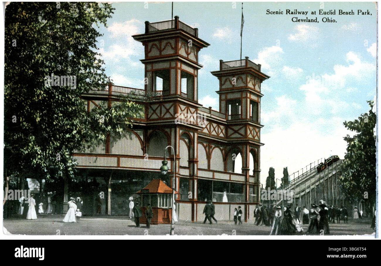 Fotografia dell'edificio d'ingresso e della ferrovia panoramica sopraelevata di Euclid Beach Park, Cleveland, Ohio, scattata nel 1910. Foto Stock