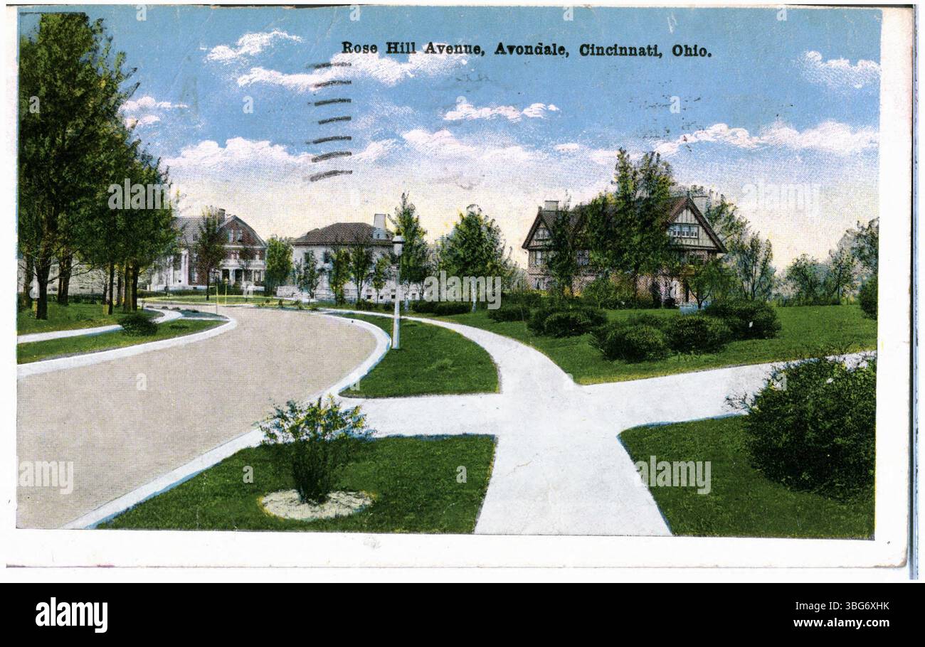 Questa fotografia del 1918 mostra Rose Hill Avenue nella zona di Avondale di Cincinnati, Ohio, catturando la scena stradale e l'architettura del periodo. Foto Stock