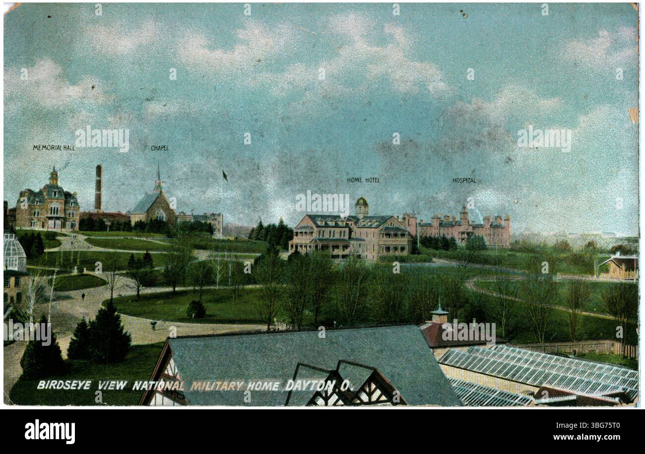 Questa vista dall'alto del 1908 della National Military Home di Dayton, Ohio, include Memorial Hall, The Chapel, The Home Hotel, e l'ospedale. Foto Stock