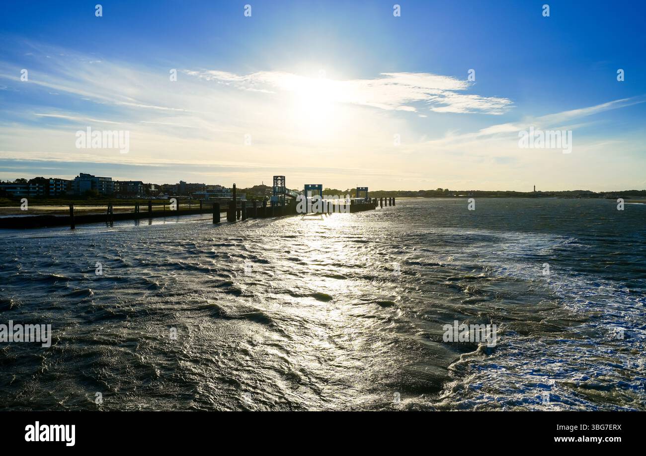 Paesaggio con vista sul porto e sul Mare del Nord vicino a Wittdün su Amrum. Foto Stock