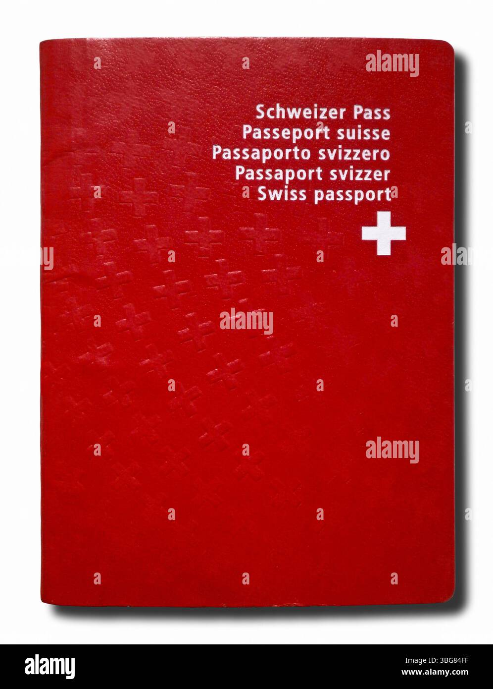 Primo piano su un passaporto svizzero isolato su sfondo bianco. Foto Stock