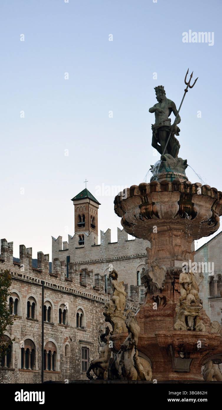 La fontana del Nettuno in Piazza Duomo a Trento, Italia Foto Stock