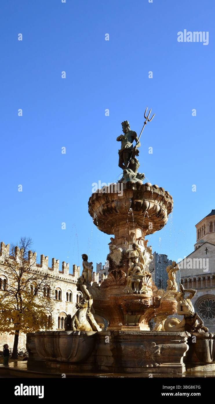 La fontana del Nettuno in Piazza Duomo a Trento, Italia Foto Stock