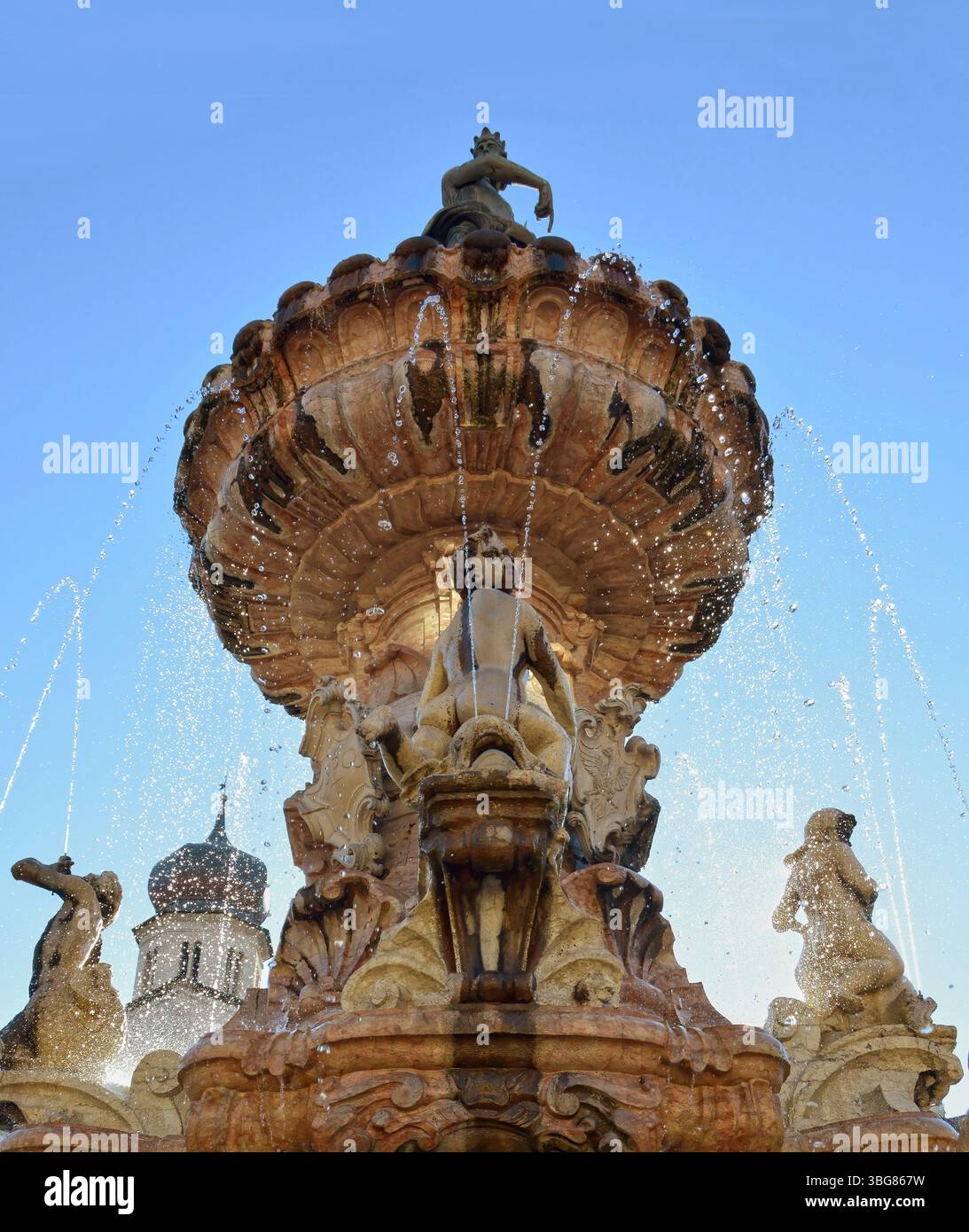 La fontana del Nettuno in Piazza Duomo a Trento, Italia Foto Stock
