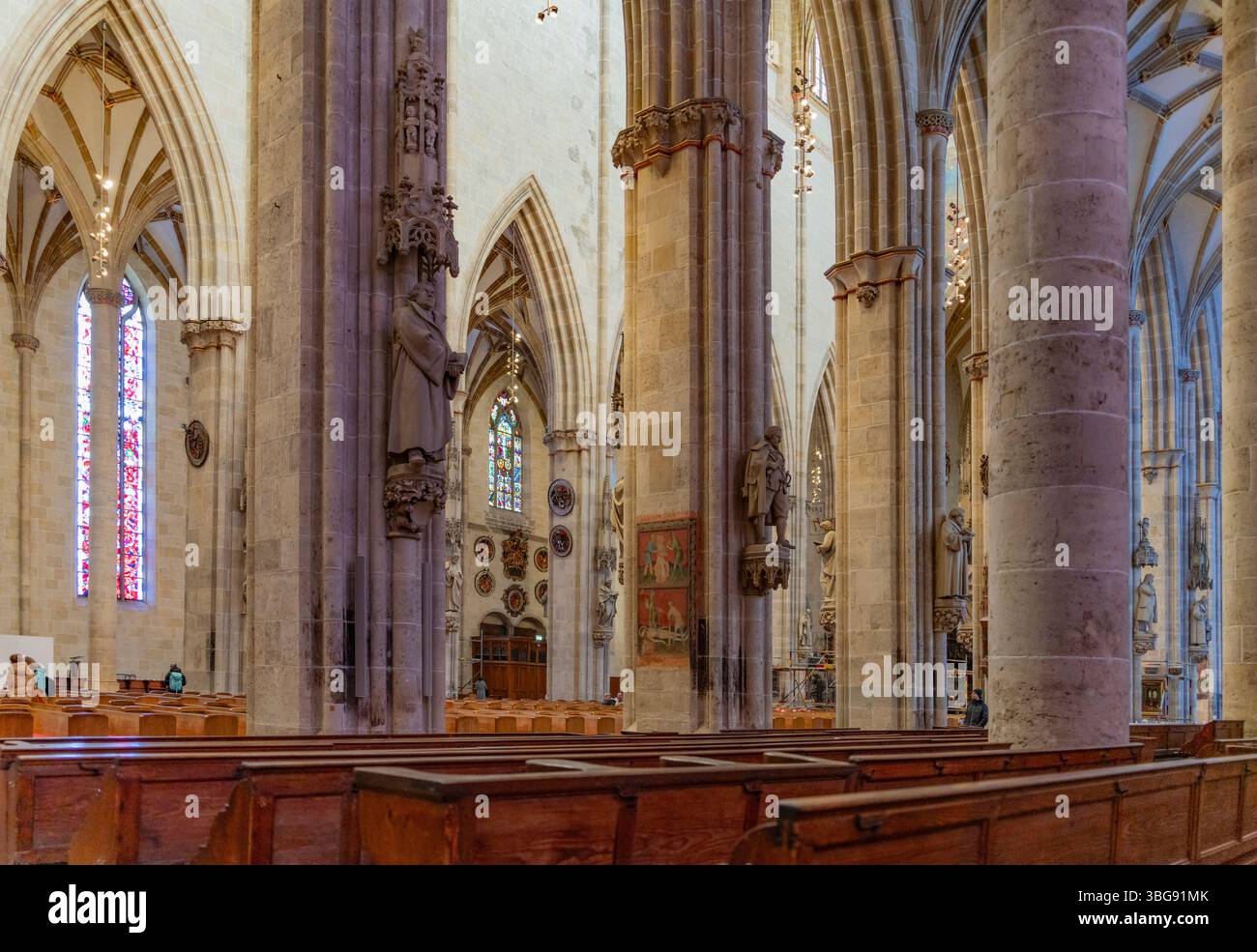 Scenario all'interno della cattedrale di Ulma, una città in uno stato chiamato Baden-Wuerttemberg nel sud-ovest della Germania Foto Stock