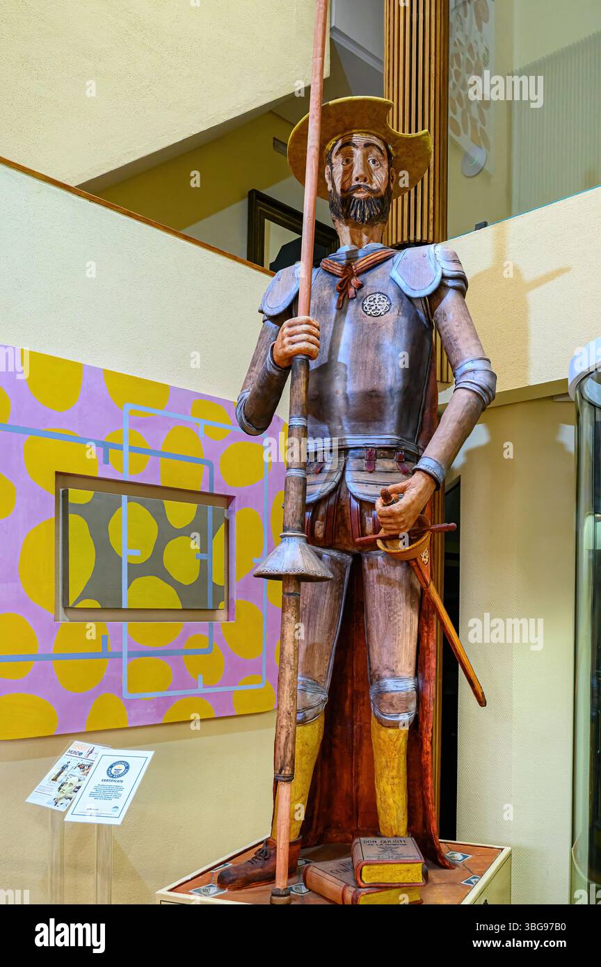 Veduta completa della scultura Marzipan Quixote, incisa nel libro Guinness Records. Foto Stock