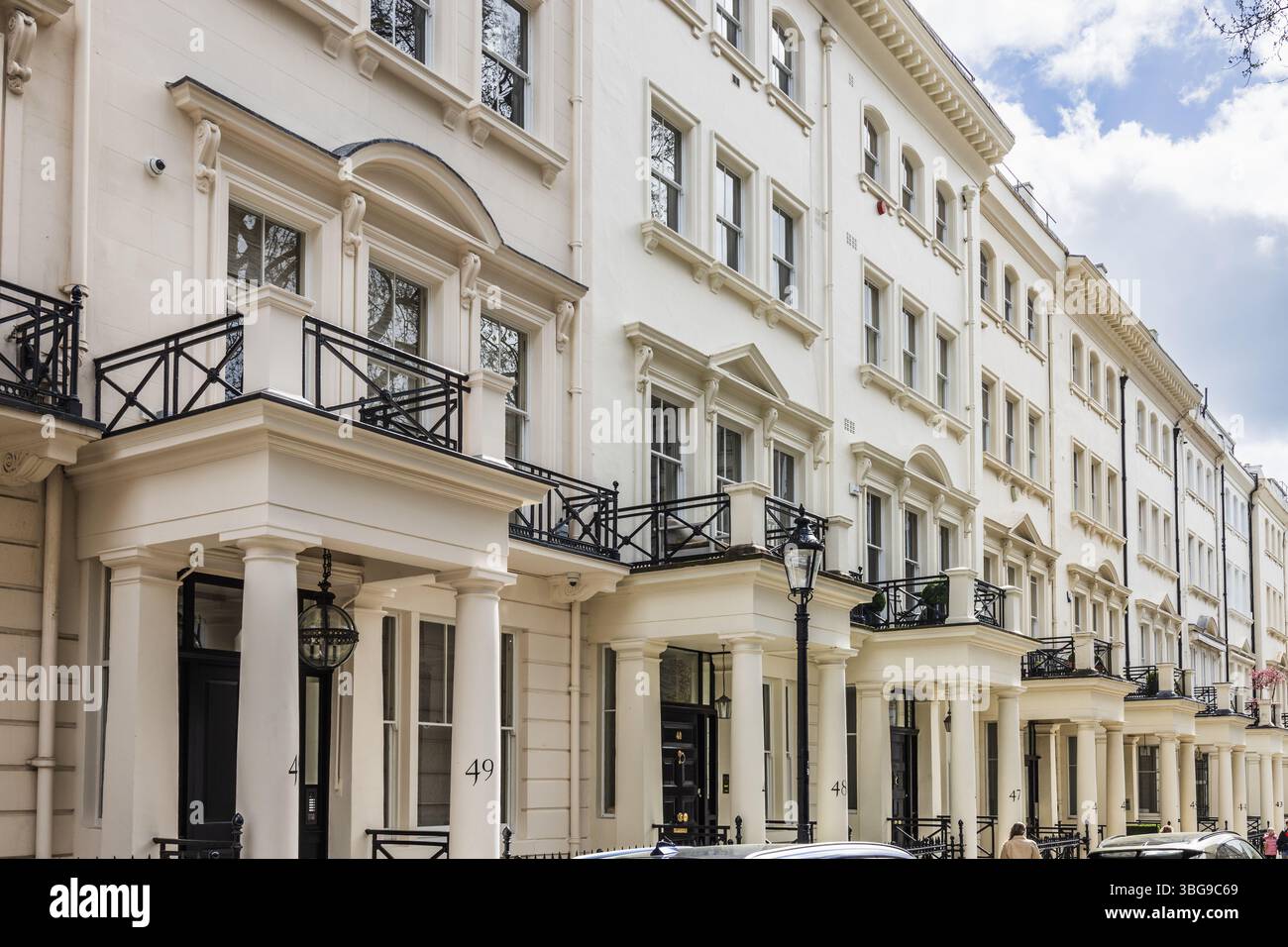 Case a schiera georgiane a Londra con dettagli architettonici classici Foto Stock