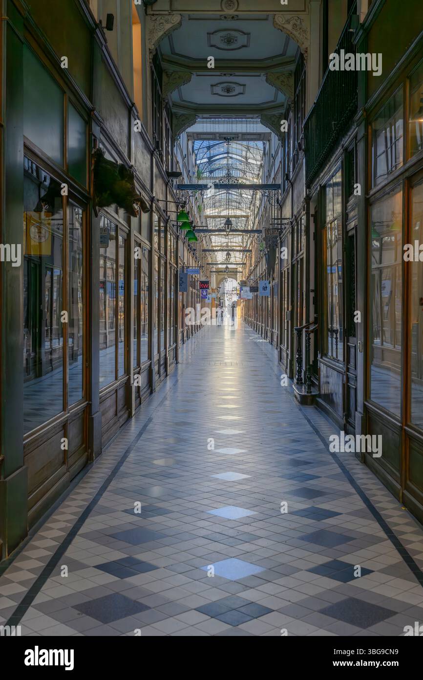 Il Passage du Grand Cerf, aperto nel 1825 sul sito dell'hotel Grand Cerf, comprende: Ottici, negozio di lana, agenzia di design, negozio di abbigliamento e molto altro. Foto Stock