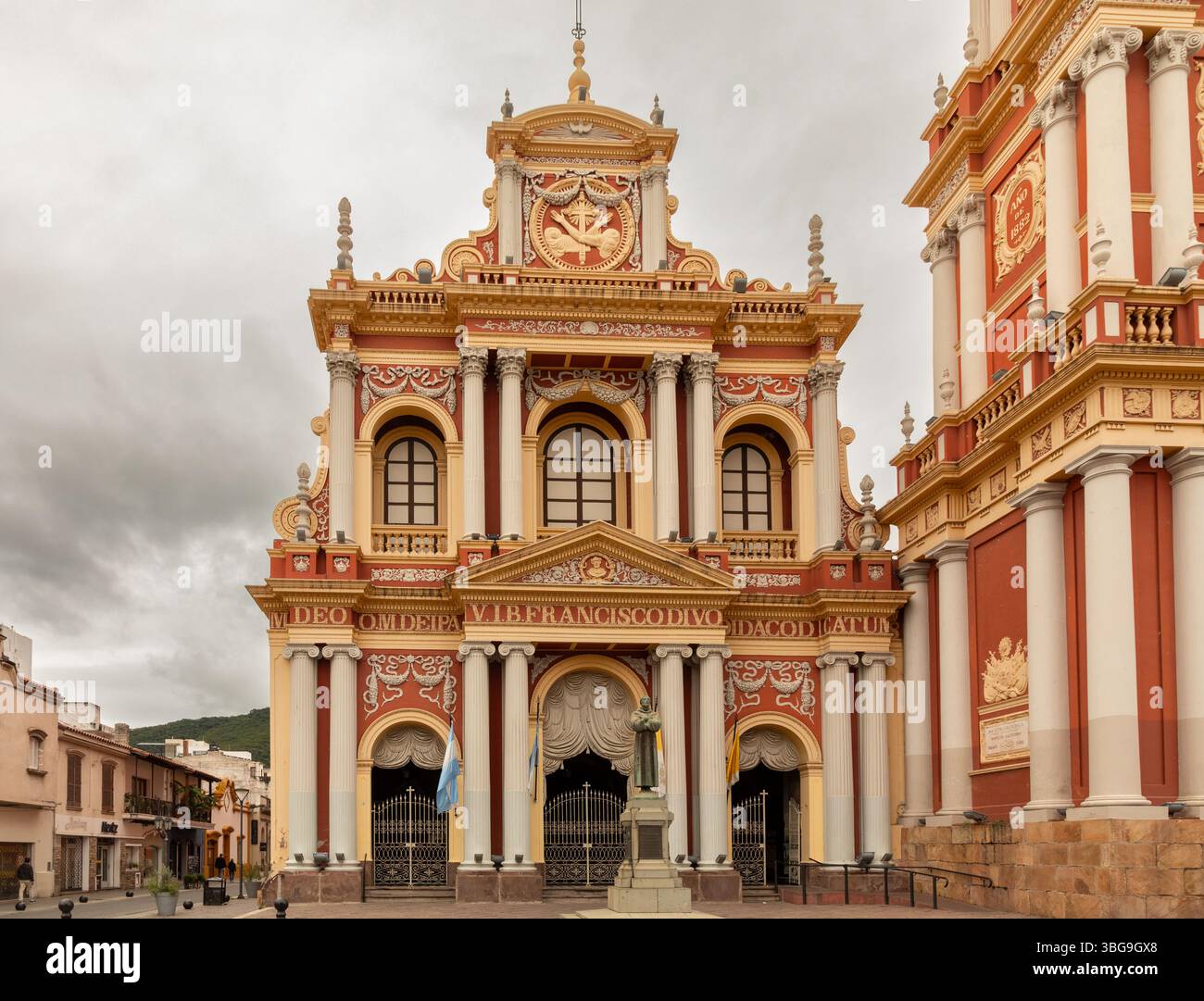 La chiesa e il convento simbolo di San Francisco nel cuore di Salta, Argentina. Foto Stock