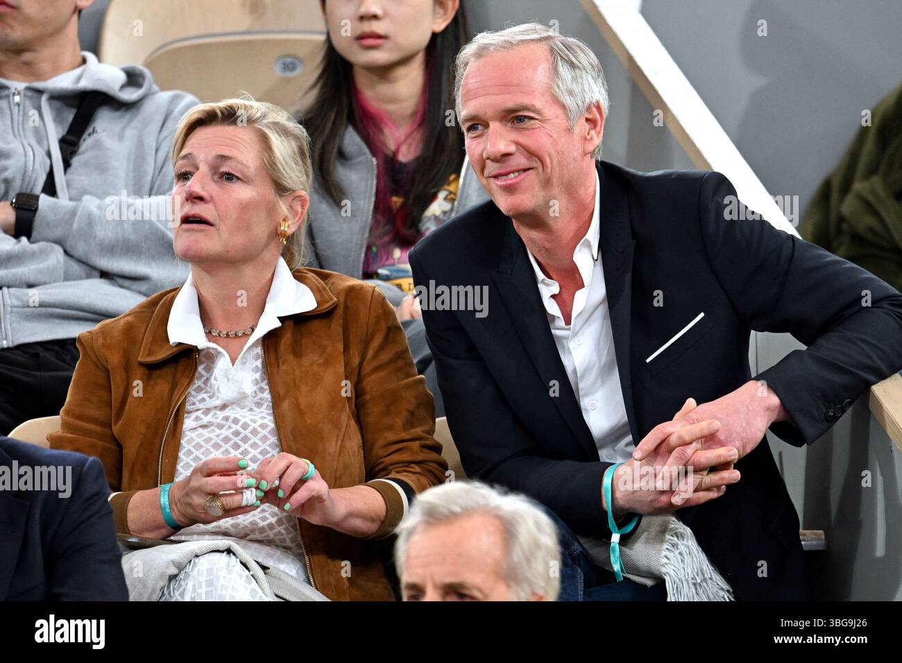 Parigi, Francia. 4 giugno 2025. Anne-Elisabeth Lemoine e Julien Arnaud visti negli stand durante il French Open al Roland Garros il 3 giugno 2025 a Parigi. Foto di ABACAPRESS.COM credito: Abaca Press/Alamy Live News Foto Stock