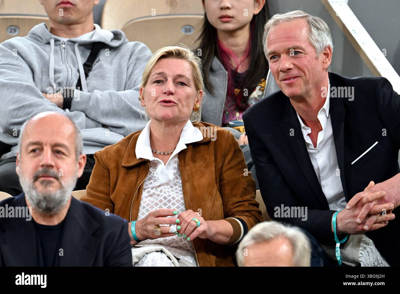 Parigi, Francia. 4 giugno 2025. Anne-Elisabeth Lemoine e Julien Arnaud visti negli stand durante il French Open al Roland Garros il 3 giugno 2025 a Parigi. Foto di ABACAPRESS.COM credito: Abaca Press/Alamy Live News Foto Stock