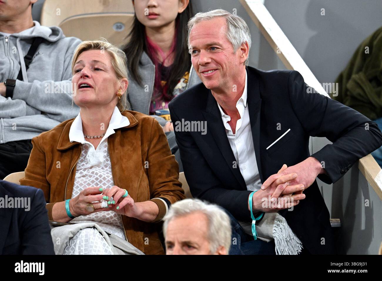 Parigi, Francia. 4 giugno 2025. Anne-Elisabeth Lemoine e Julien Arnaud visti negli stand durante il French Open al Roland Garros il 3 giugno 2025 a Parigi. Foto di ABACAPRESS.COM credito: Abaca Press/Alamy Live News Foto Stock