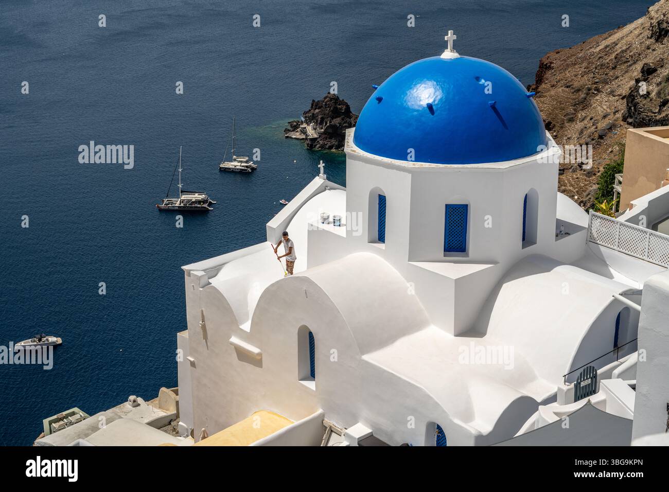 Chiese di Agios Spiridonas (San Spyridon) e Anastaseos (Chiesa della Resurrezione), Oia, Santorini Foto Stock