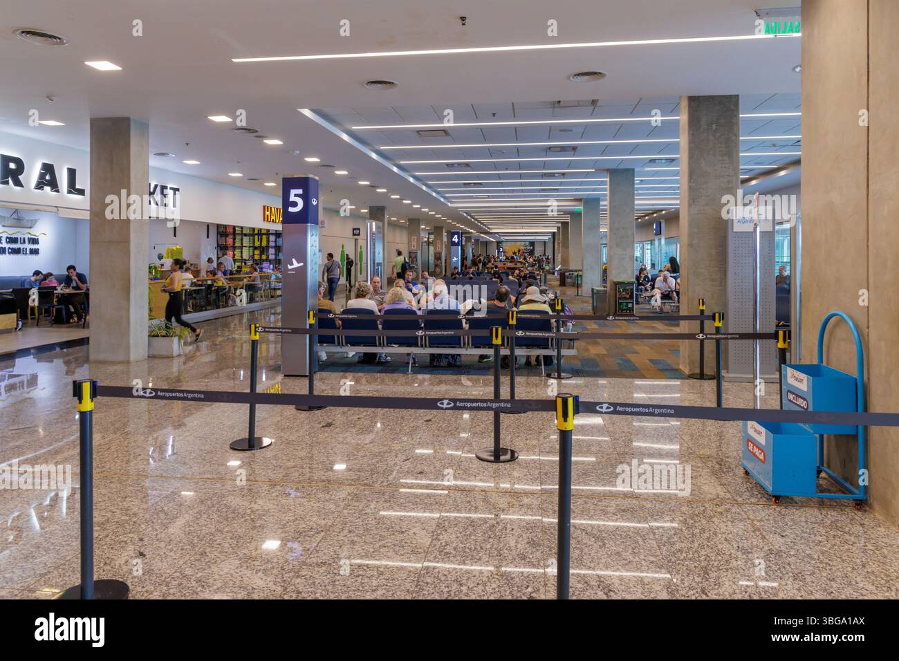 Puerto Iguazu, Misiones, Argentina - 18 maggio 2025: Imbarco presso l'Aeroporto Internazionale Cataratas del Iguazu. Foto Stock