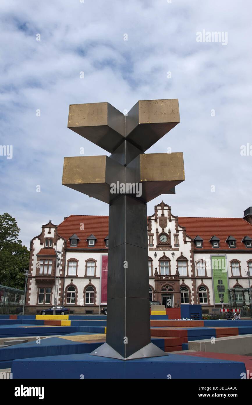 Piazza dell'ex sinagoga e vecchio ufficio postale di Muelheim, Germania, Europa Foto Stock