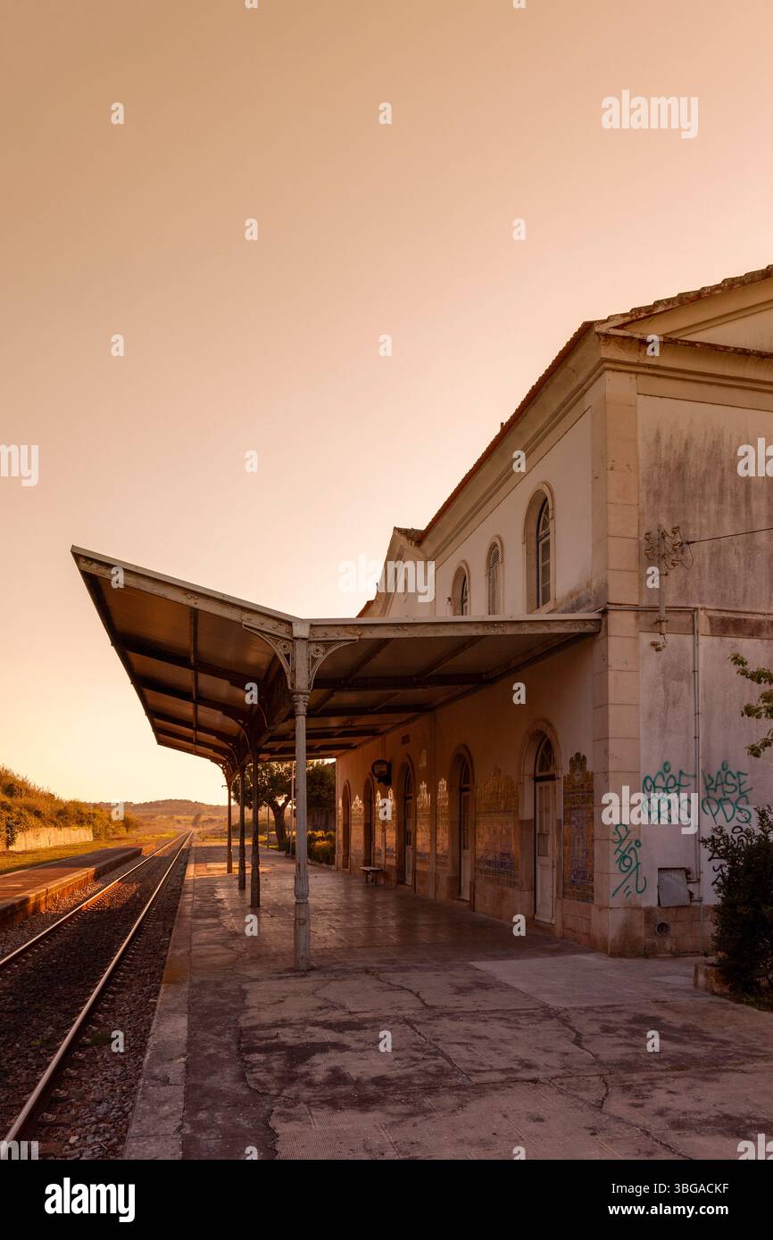 Portogallo, regione di Oeste, Óbidos, la vecchia stazione ferroviaria Foto Stock