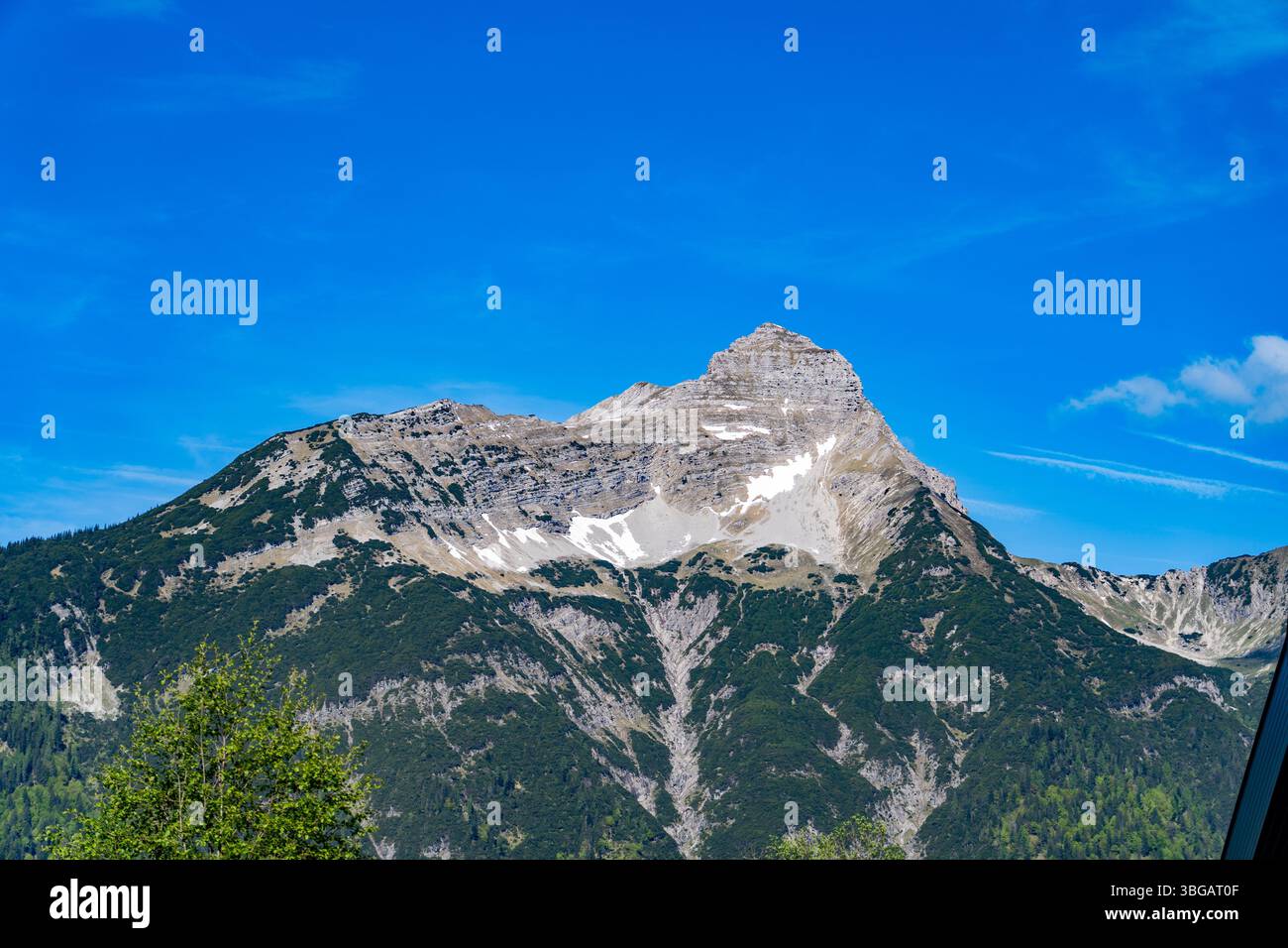 Vista panoramica del picco Sonnenspitze, Ehrwald, Tirol, Austria Foto Stock