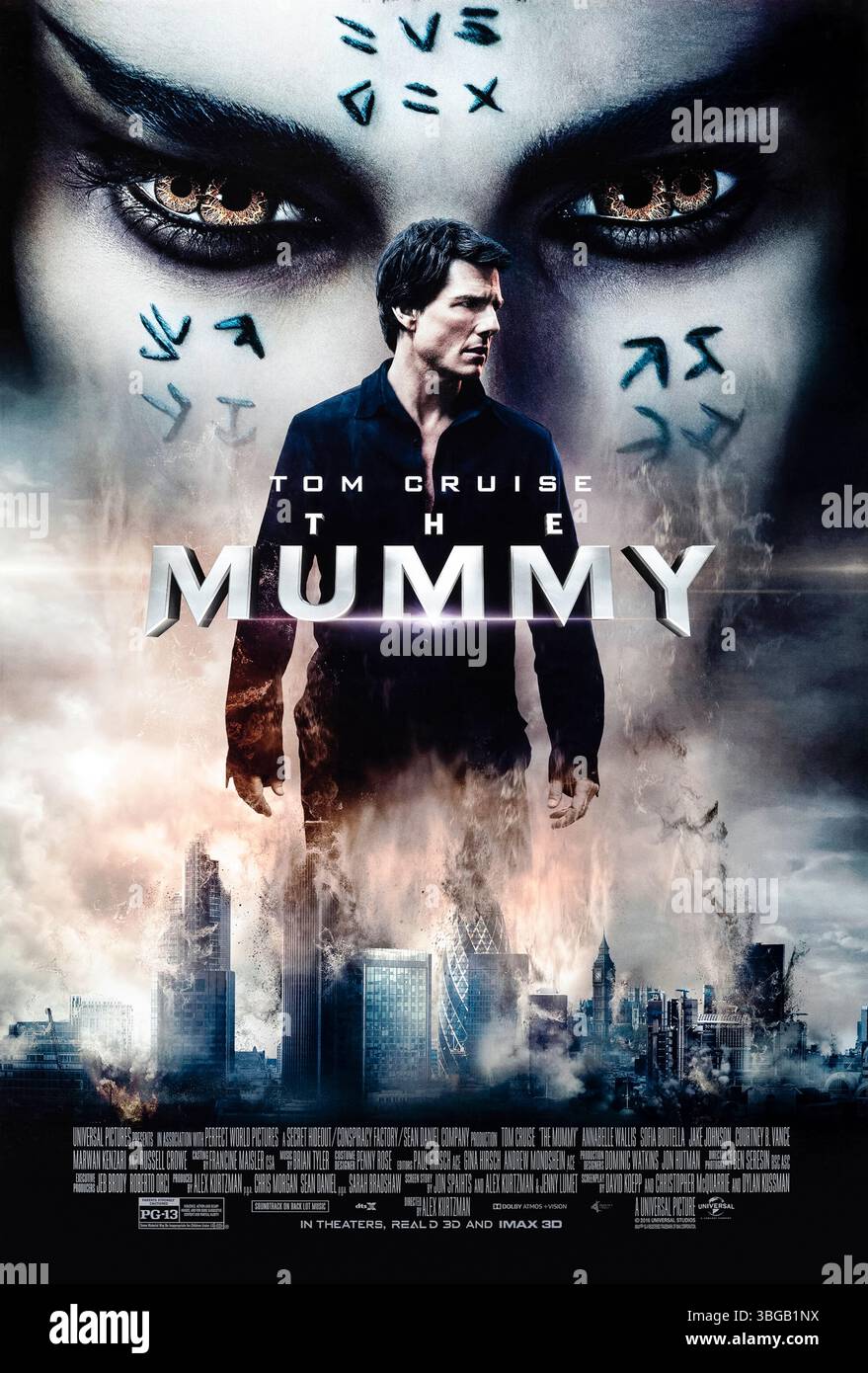 The Mummy (2017) diretto da Alex Kurtzman e interpretato da Tom Cruise, Sofia Boutella e Annabelle Wallis. Un'antica principessa egiziana viene risvegliata, scatenando il terrore soprannaturale mentre un soldato di fortuna corre per impedirle di distruggere il mondo. Fotografia di un poster originale USA a un foglio SOLO PER USO EDITORIALE. Crediti: BFA / Universal Pictures Foto Stock