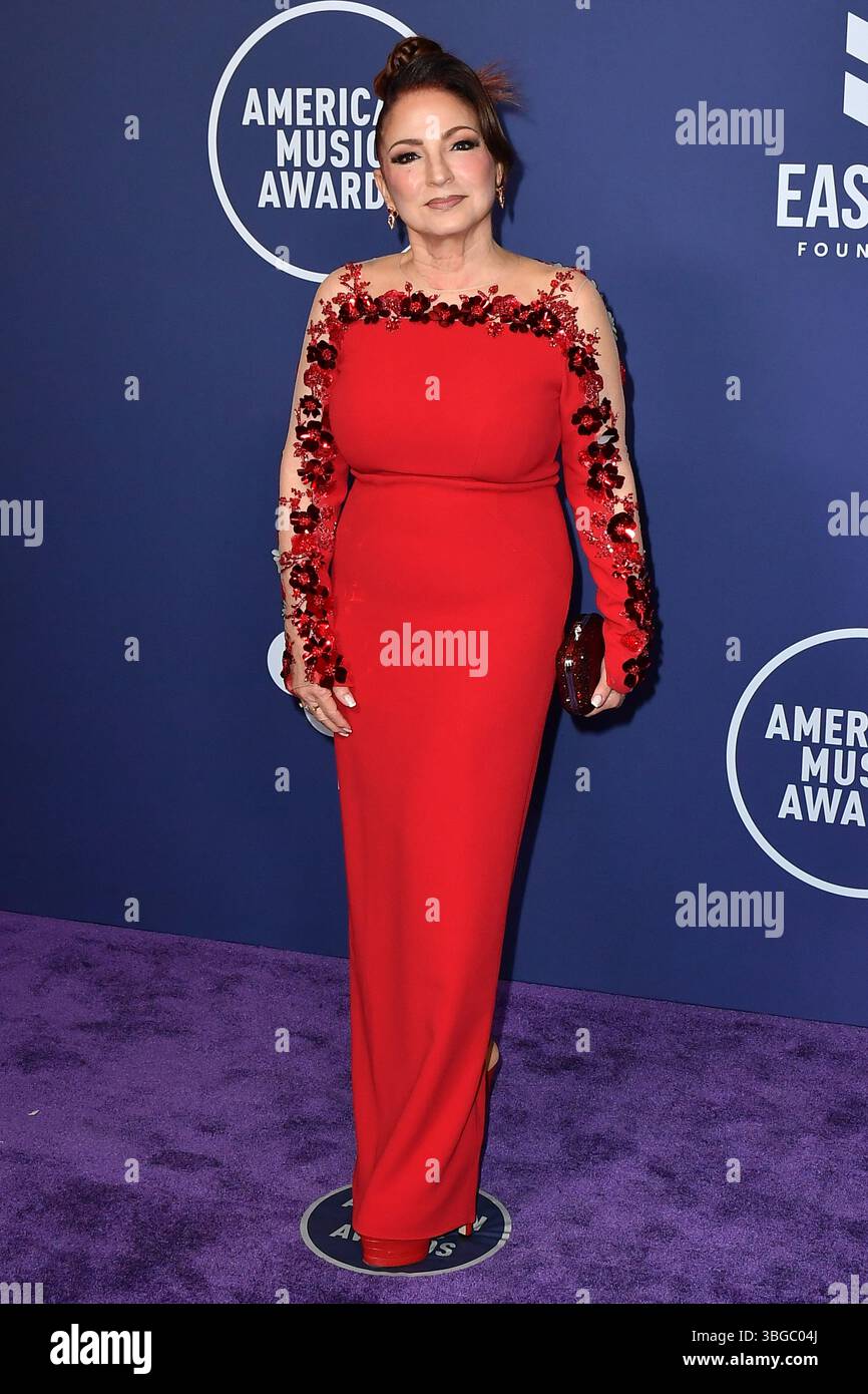 Gloria Estefan partecipa agli American Music Awards 2025 a Fontainebleau. Foto Stock