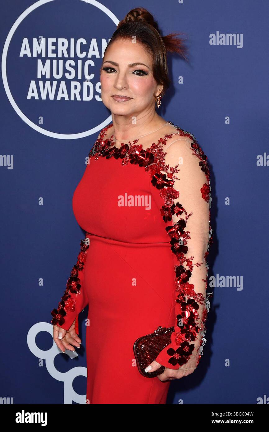Gloria Estefan partecipa agli American Music Awards 2025 a Fontainebleau. Foto Stock