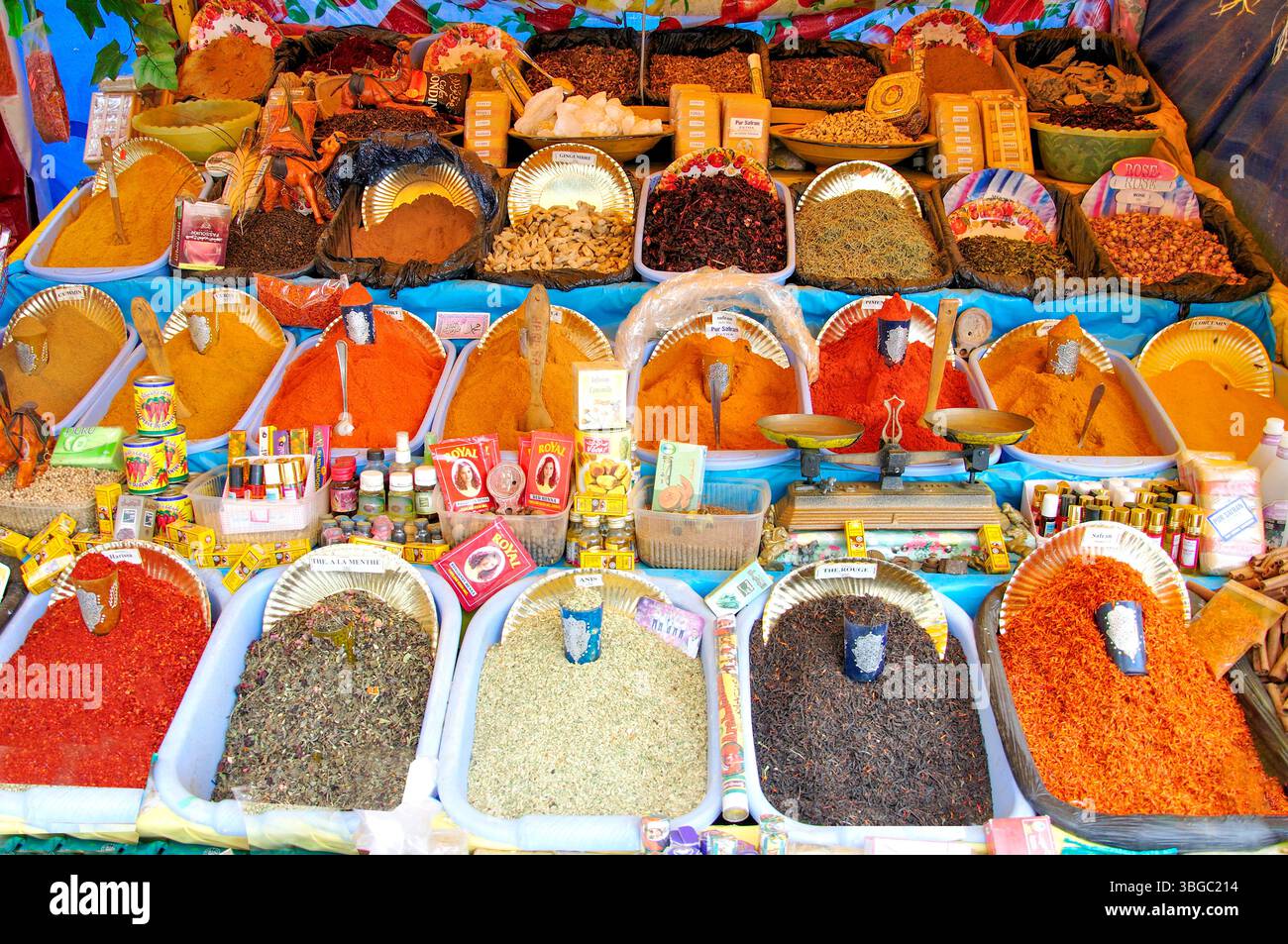 Pressione di stallo di spezie, Kairouan Medina, Kairouan, Kairouan Governatorato, Tunisia Foto Stock