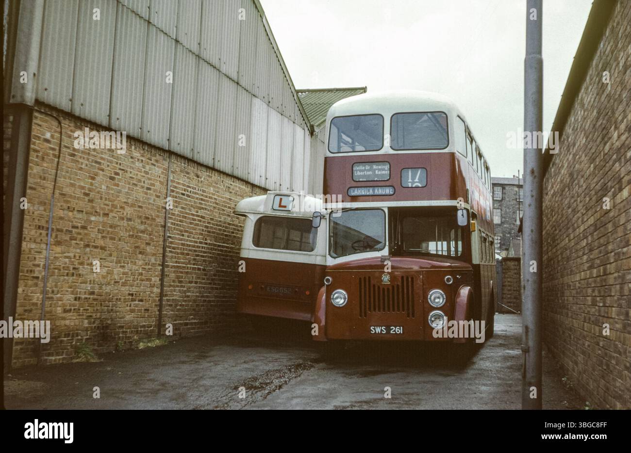 Scozia, Regno Unito - 1973: Immagine d'epoca di un autobus Leyland Titan PD3/3. Di proprietà della Edinburgh Corporation Transport, numero di registrazione SWS 261, costruito nel 1959. Foto Stock