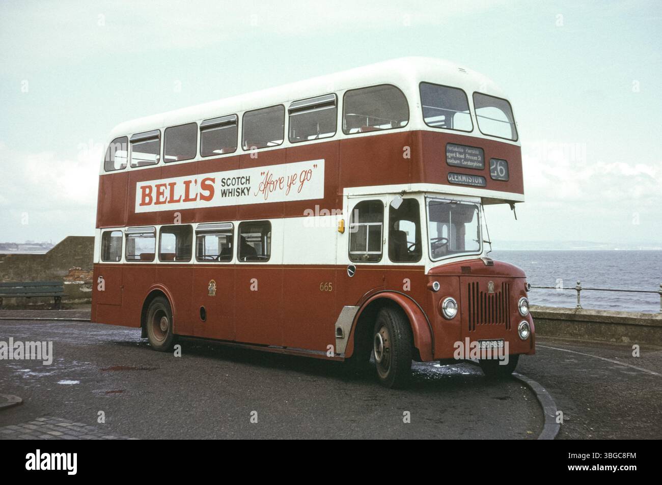 Scozia, Regno Unito - 1973: Immagine d'epoca di un autobus Leyland Titan PD3/6. Di proprietà della Edinburgh Corporation Transport, numero di registrazione ASC 665B, costruito nel 1964. Foto Stock
