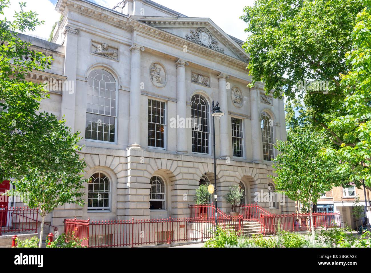 Knotel at the Old Sessions House Clerkenwell Green, Clerkenwell, London Borough of Islington, Greater London, England, Regno Unito Foto Stock Knotel at the Old Sessions House Clerkenwell Green, Clerkenwell, London Borough of Islington, Greater London, England, Regno Unito Foto Stock