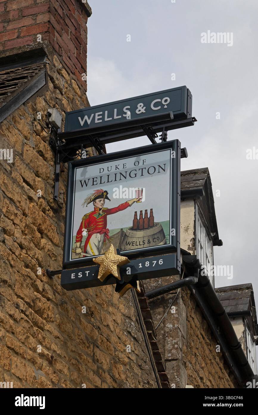 Cartello pub, Duke of Wellington, Bourton-on-the-Water, Cotswolds, Gloucestershire, Inghilterra, Gran Bretagna Foto Stock