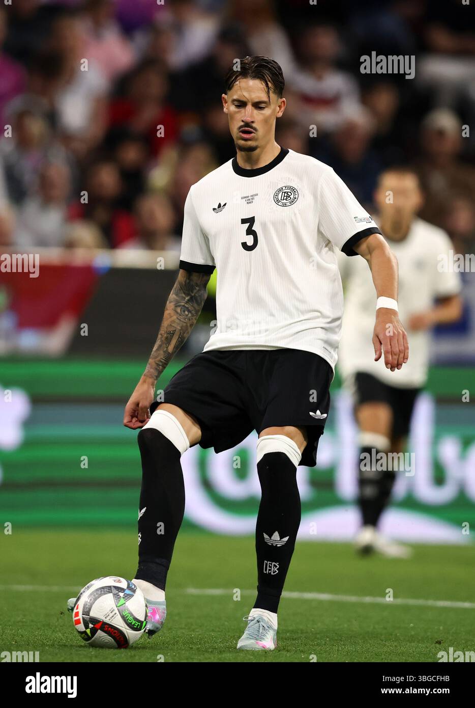MONACO DI BAVIERA, GERMANIA - 04 GIUGNO: Robin Koch della Germania e durante la semifinale della UEFA Nations League 2025 tra Germania e Portogallo alla Munich Football Arena il 4 giugno 2025 a Monaco di Baviera, Germania. © diebilderwelt / Alamy Stock Foto Stock