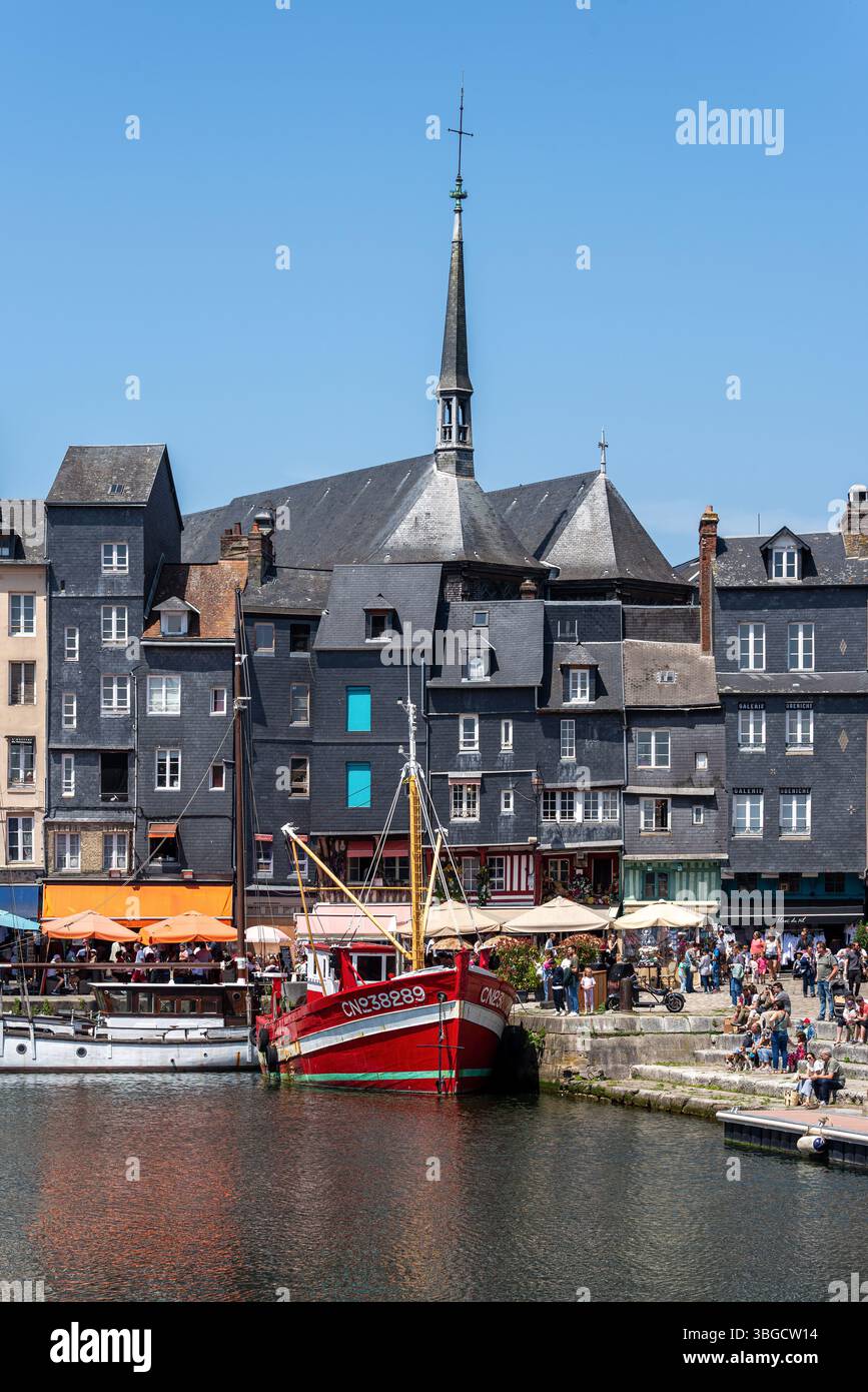 Il vecchio porto di Honfleur, un famoso porto della città normanna di Honfleur. Foto Stock