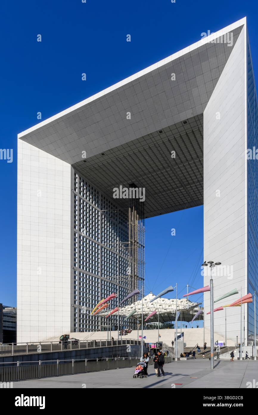 Arche de la Défense o la grande Arche. Il cubo alto 110 m si allinea con il Louvre all'Arco di Trionfo. Un grande Projets di Francesco Mitterrand. Foto Stock