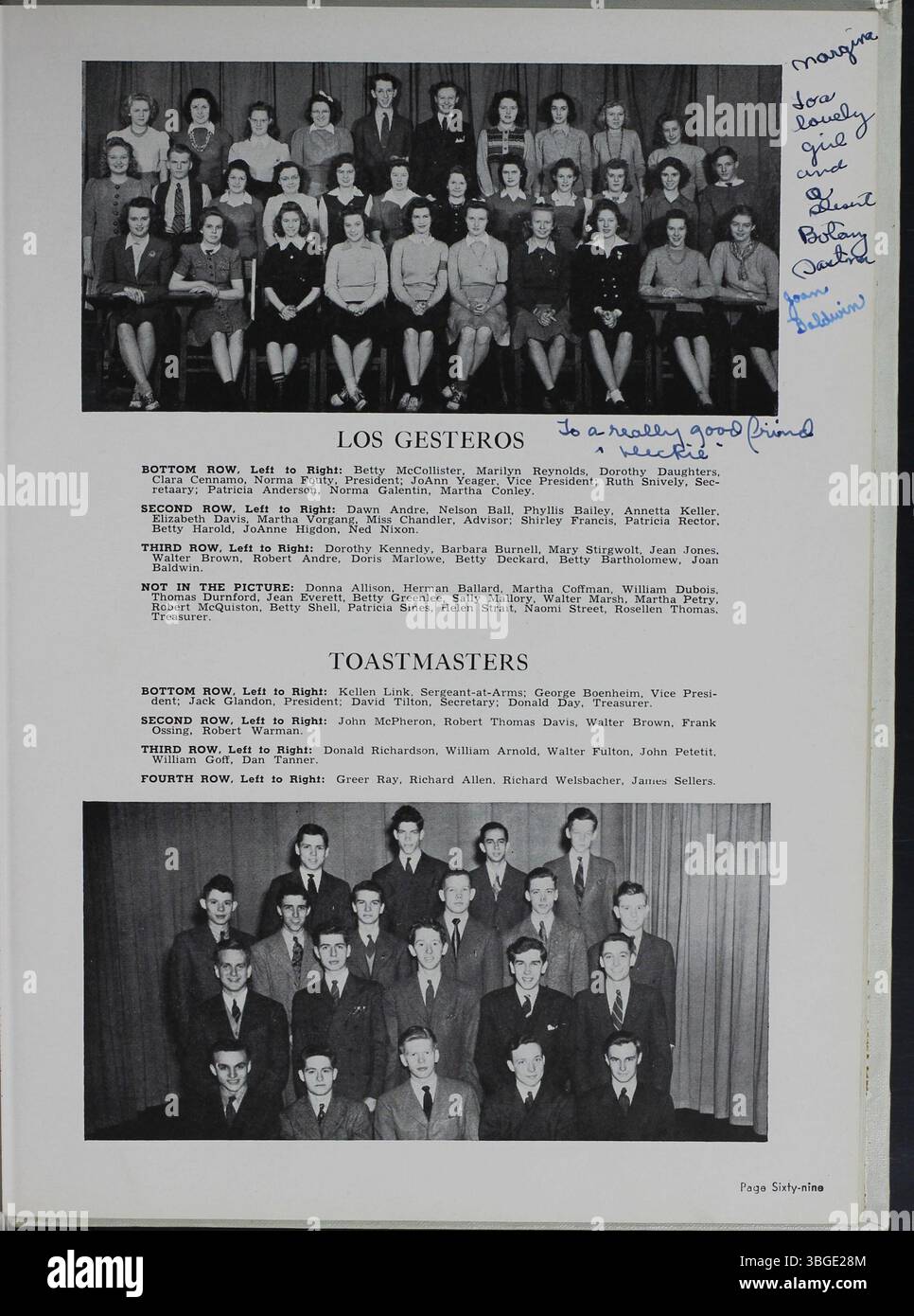 L'annuario del 1942 della North High School, intitolato "The Memory Book", copre la storia della scuola, dalla sua fondazione nel 1893 alla costruzione del suo edificio in stile neoromanico al 100 West 4th Avenue. La scuola in seguito si trasferì in un nuovo edificio al 100 di East Arcadia Avenue nel 1924. La scuola chiuse nel 1979, ma fu riaperta nel 2012 come Columbus International High School. Foto Stock