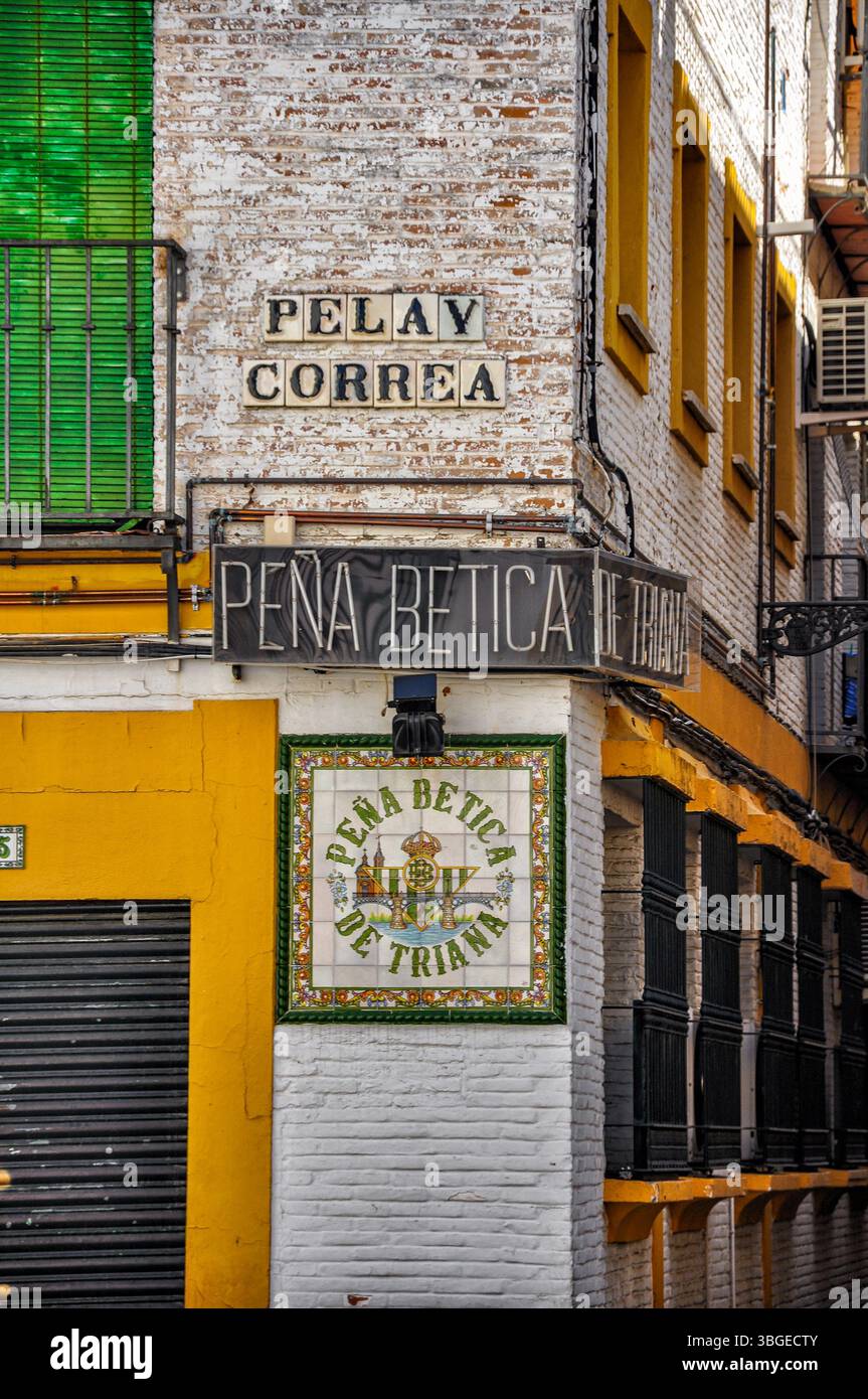 Angolo di Triana: Un vero emblema del calcio Betis nel cuore di Siviglia Foto Stock
