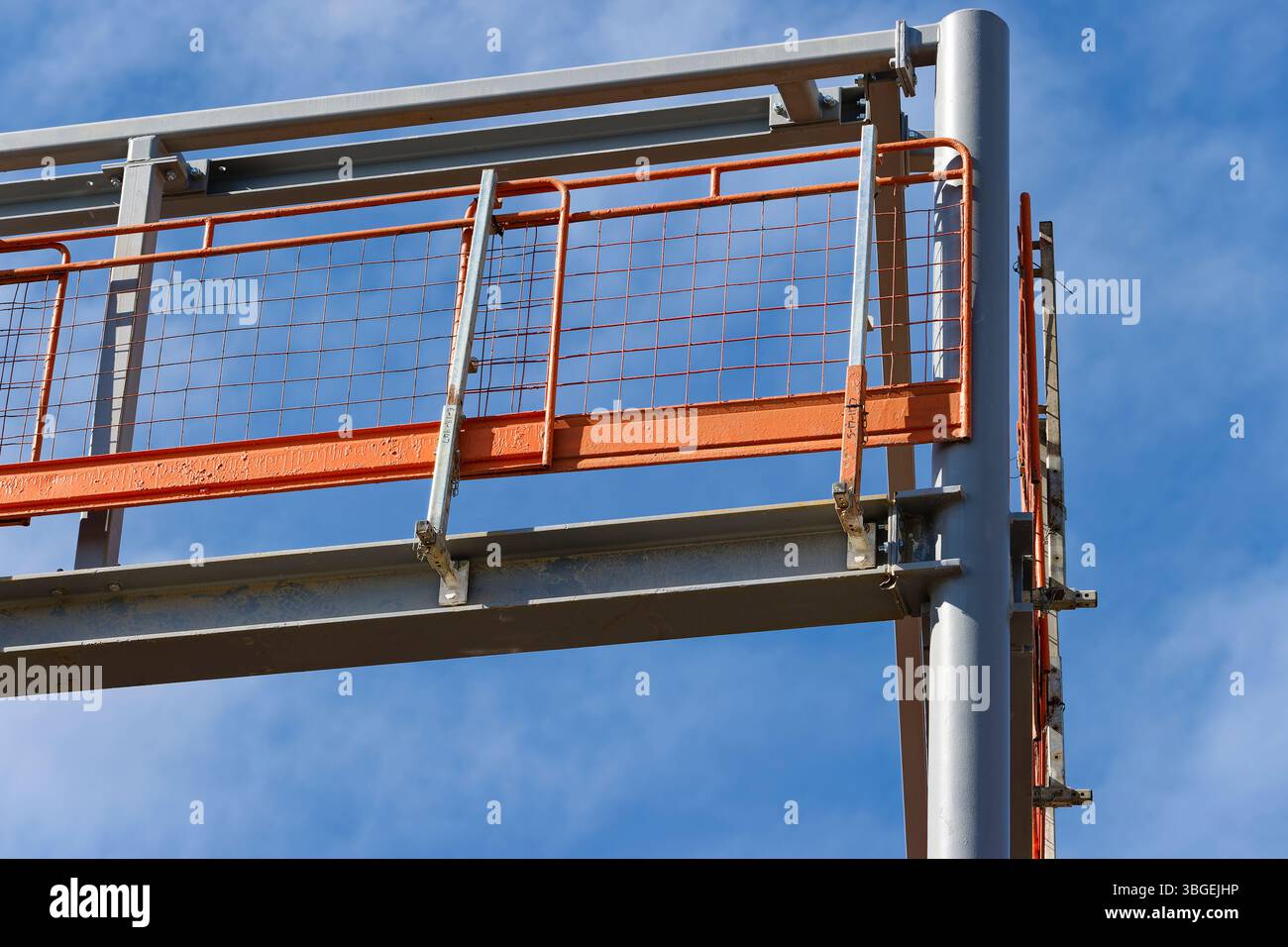 Sito di costruzione del mozzo civico Radcliffe, telaio in acciaio con barriera di sicurezza per la protezione dei bordi a Greater manchester nel regno unito Foto Stock