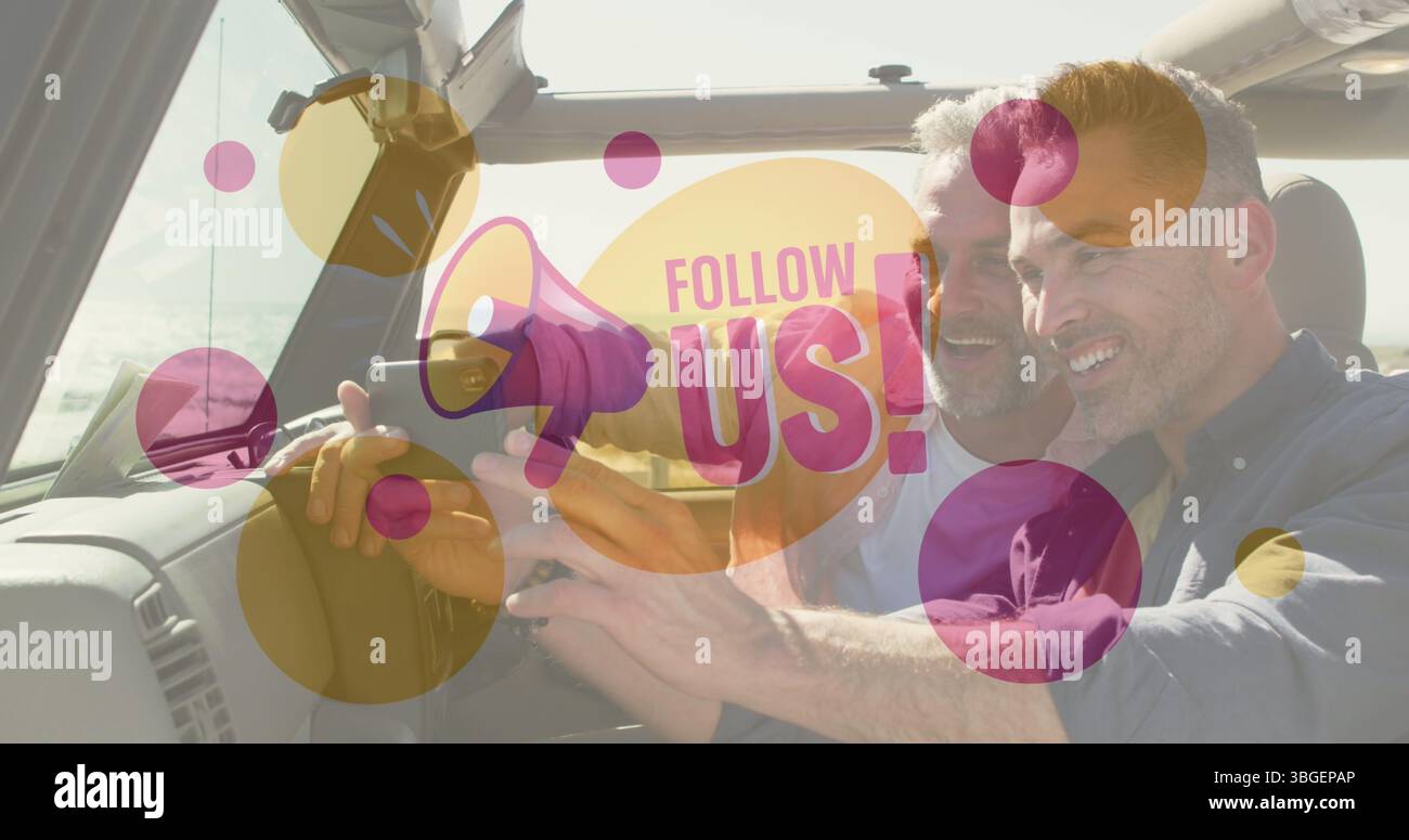 Immagine del testo Seguici con icone su diverse coppie maschili in auto Foto Stock