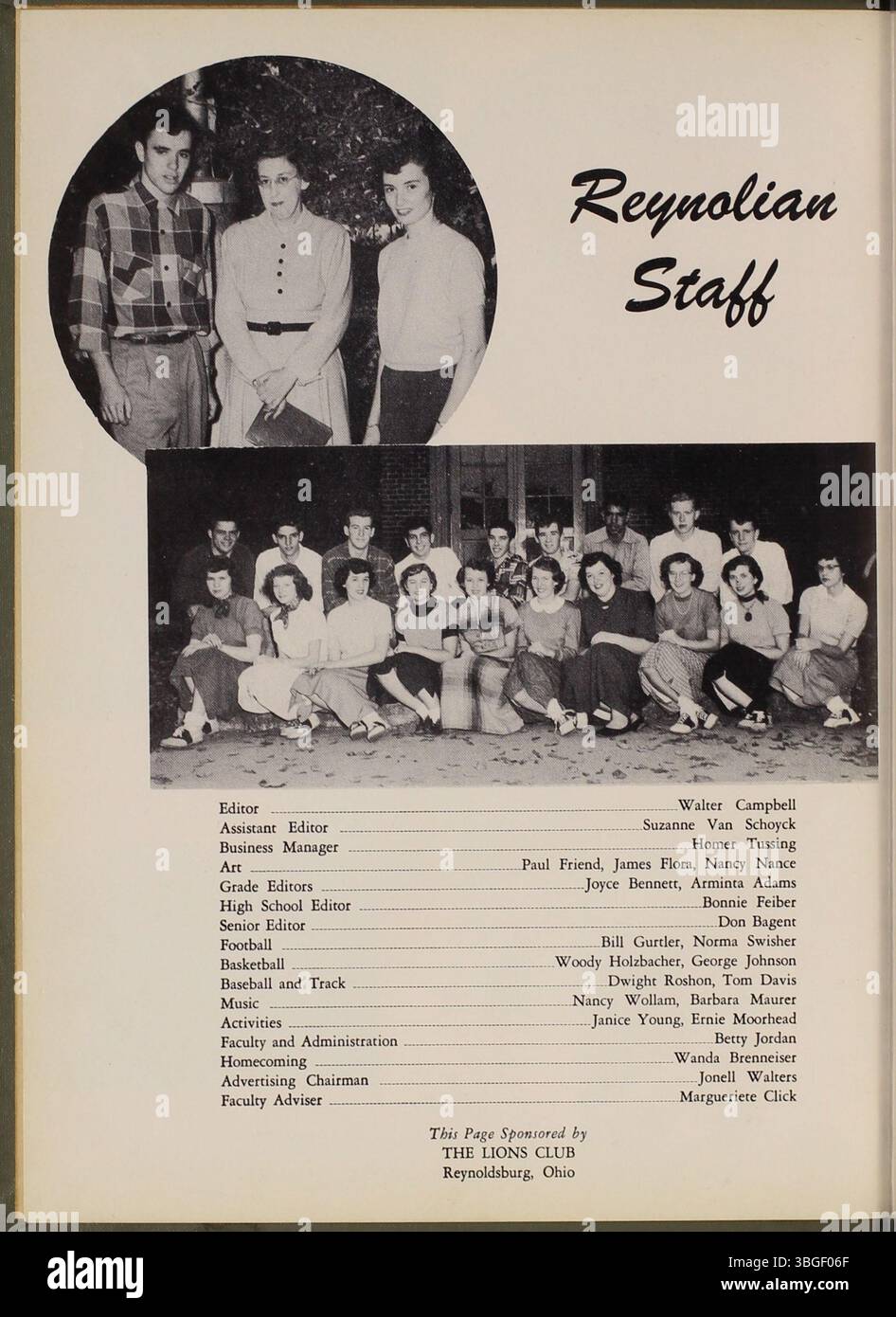 L'annuario di Reynolian del 1951 documenta la storia educativa di Reynoldsburg, Ohio, tra cui la prima scuola di legno, la Reynoldsburg Union Academy del 1868, e l'uso successivo dell'edificio originale della scuola come Hannah J. Ashton Middle School. Foto Stock