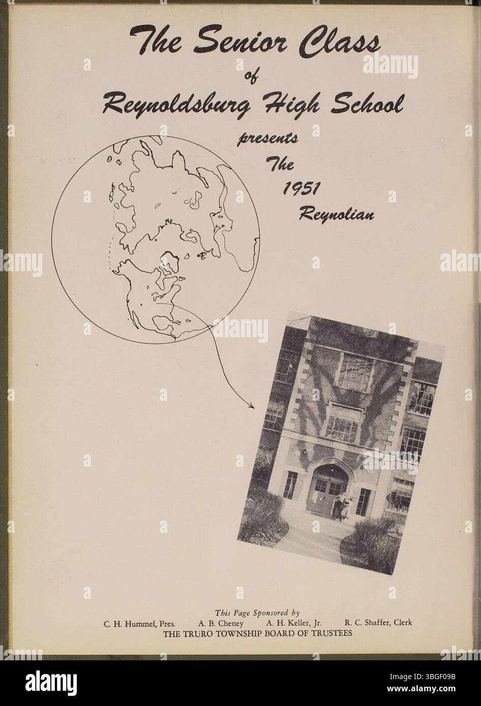 L'annuario della Reynoldsburg High School del 1951, intitolato Reynolian, documenta la storia della scuola, tra cui la scuola di legno del 1819, l'edificio in mattoni del 1858, la Reynoldsburg Union Academy del 1868, e la sua evoluzione nell'attuale Hannah J. Ashton Middle School. Il primo annuario di Reynolian fu pubblicato nel 1943. Foto Stock
