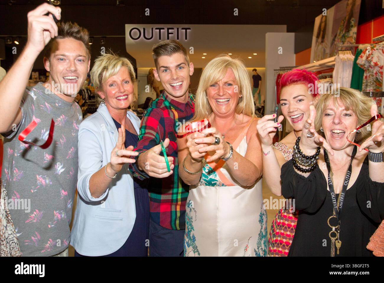 Andy Moss, Kieron Richardson e Hollie Jay Bowes all'apertura del nuovo negozio Topshop e Topman a Manchester - 30 maggio 2012 Foto Stock