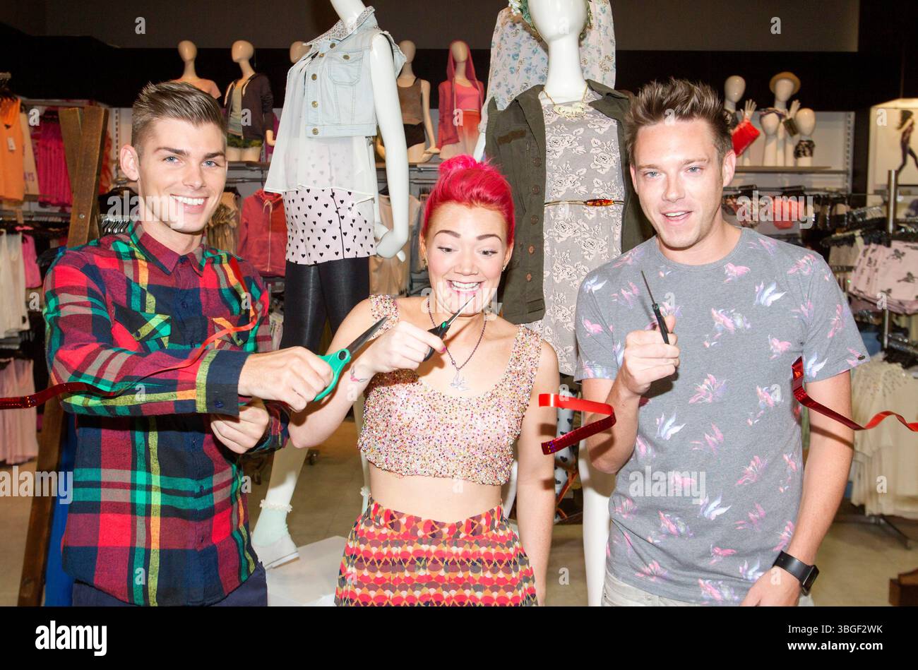 Kieron Richardson, Hollie Jay Bowes e Andy Moss all'apertura del nuovo negozio Topshop e Topman a Manchester - 30 maggio 2012 Foto Stock