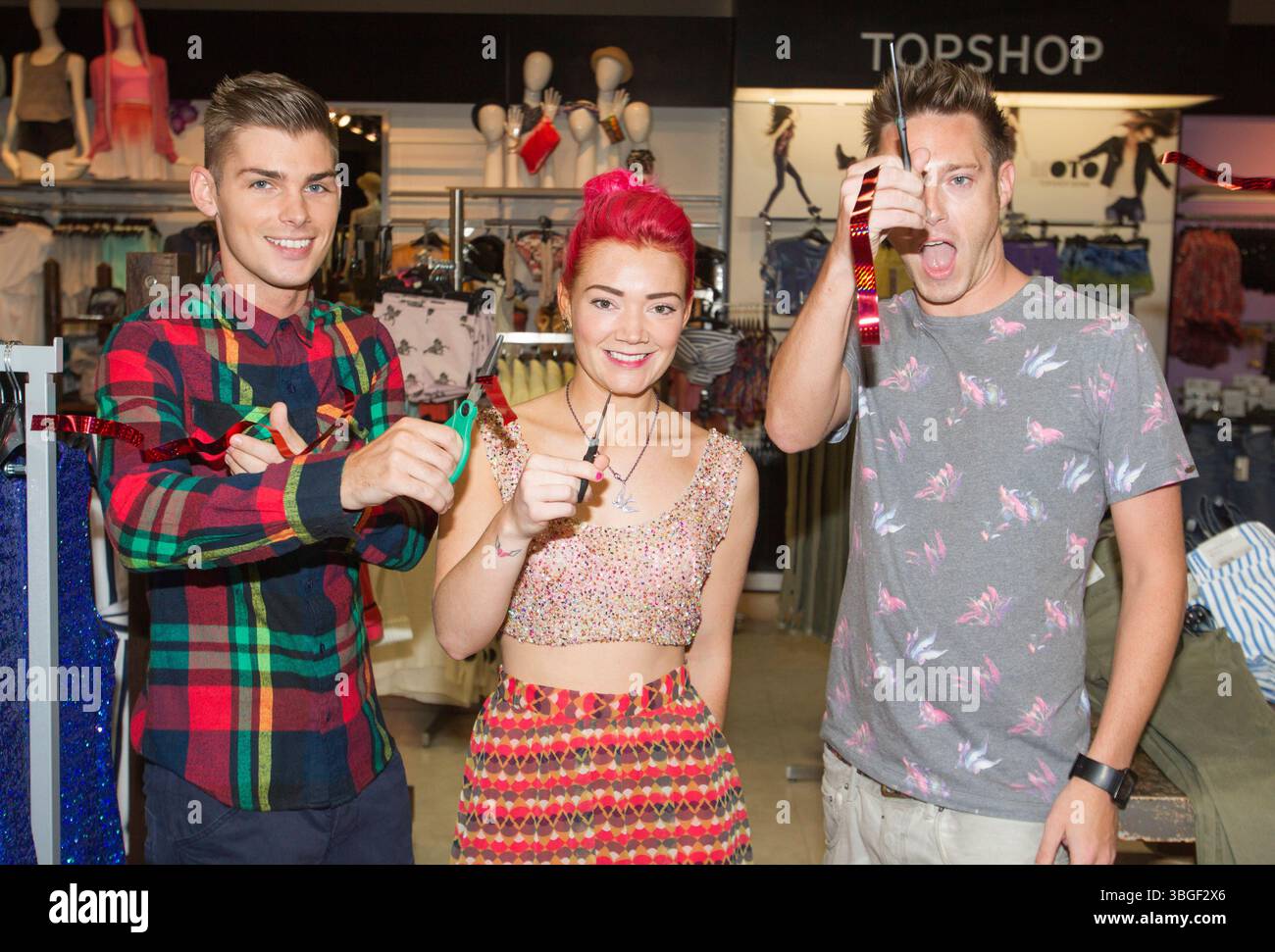 Kieron Richardson, Hollie Jay Bowes e Andy Moss all'apertura del nuovo negozio Topshop e Topman a Manchester - 30 maggio 2012 Foto Stock