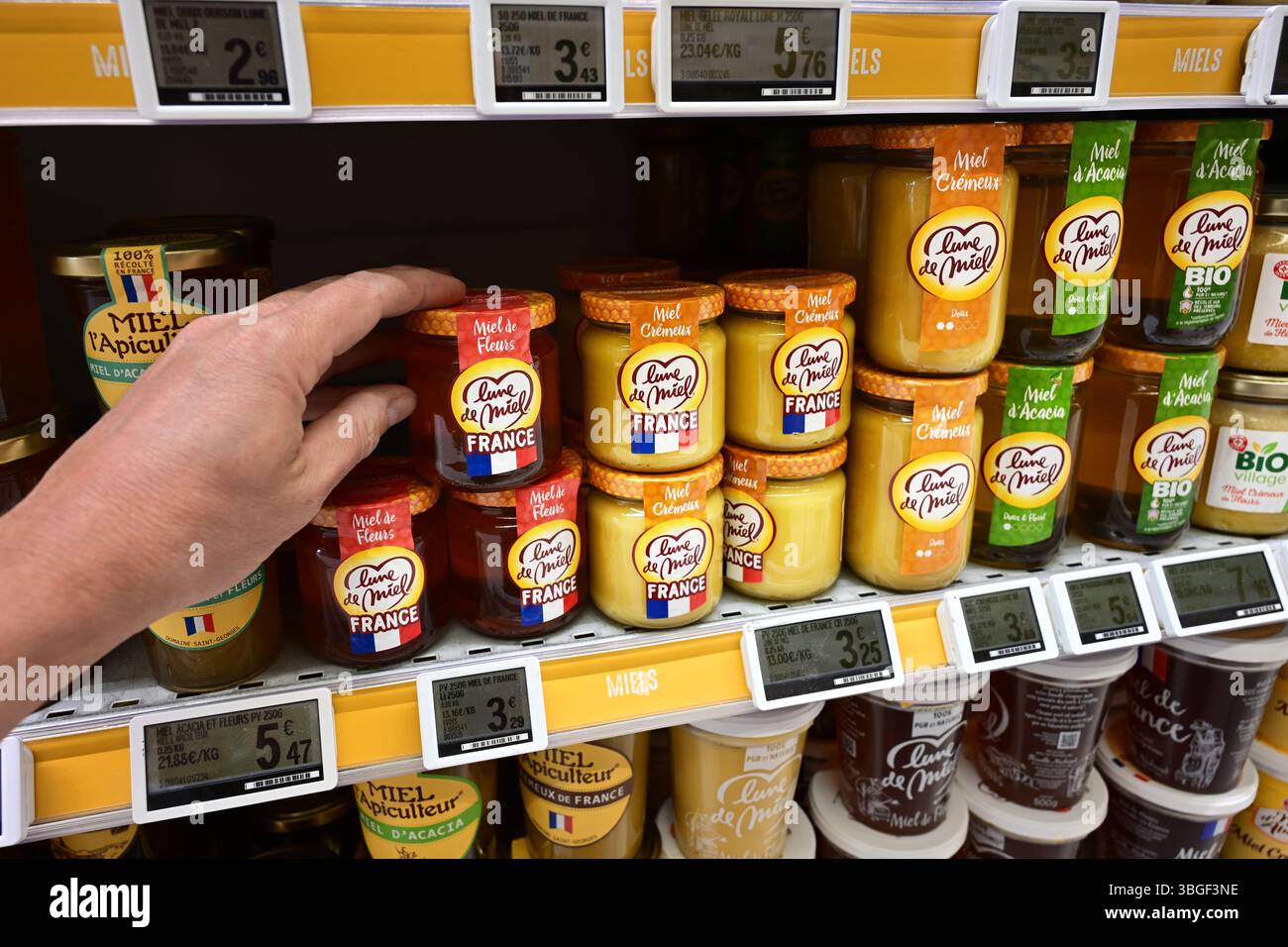 Prodotti a base di miele francese in un negozio di alimentari Foto Stock
