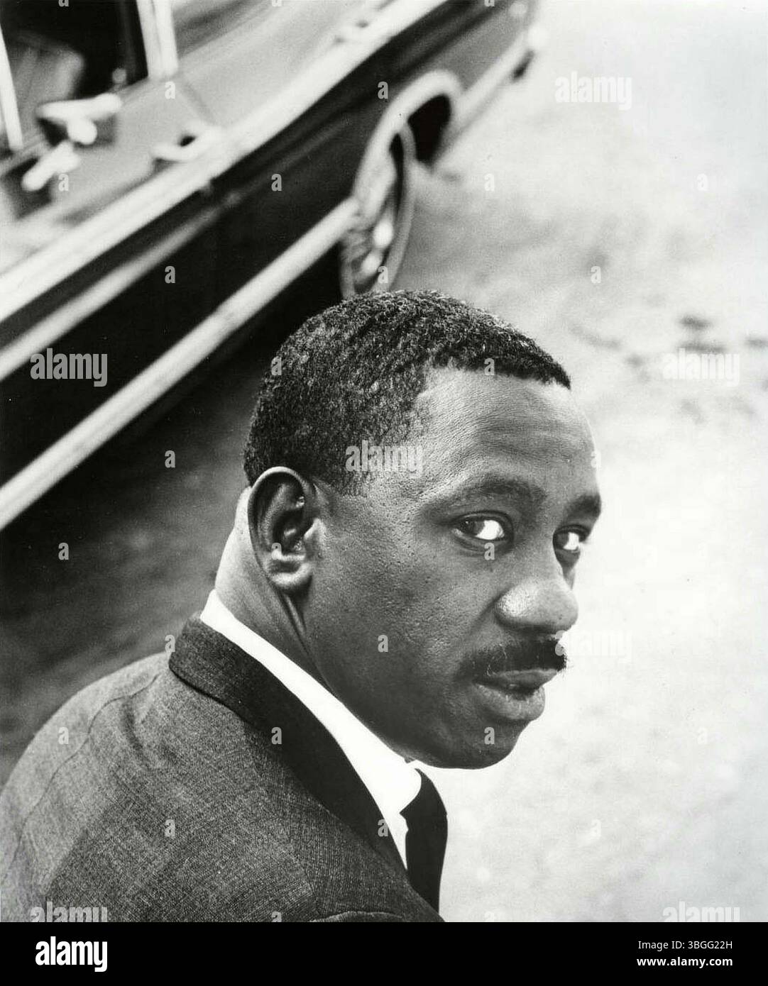 Un ritratto del 1967 di Wes Montgomery. John Leslie 'Wes' Montgomery (6 marzo 1923 – 15 giugno 1968) è stato un chitarrista jazz americano. [1] Montgomery era noto per la sua insolita tecnica di pizzicare gli archi con il lato del pollice e per il suo ampio uso di ottave, che gli ha dato un suono distintivo. Foto Stock