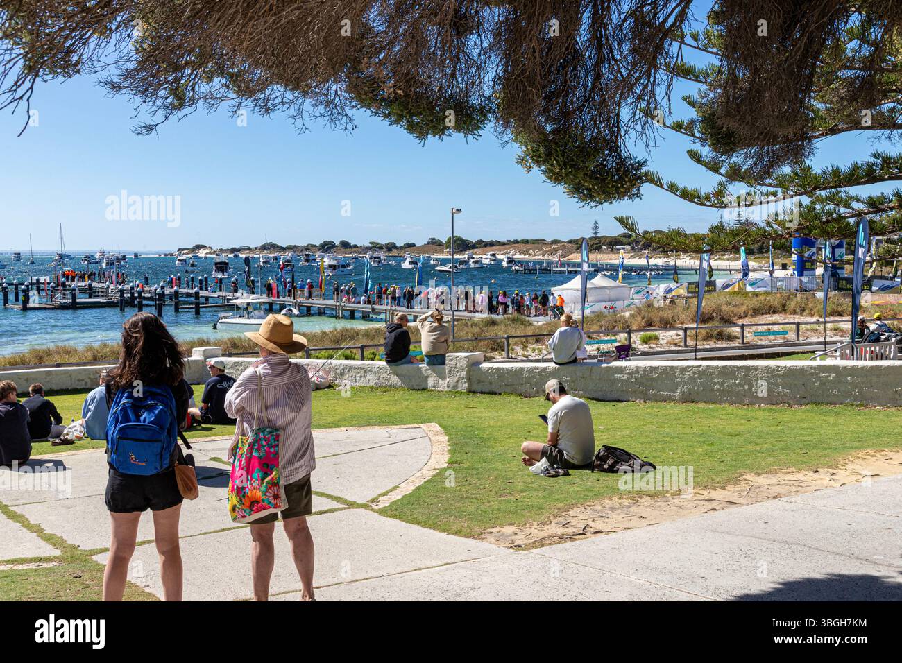 Diamo il benvenuto ai vincitori del Rottnest Channel Swim (una nuotata in mare aperto di 19,7 km da Cottesloe Beach) a Thomson Bay, Rottnest Island, (Wadjemup), Wester Foto Stock