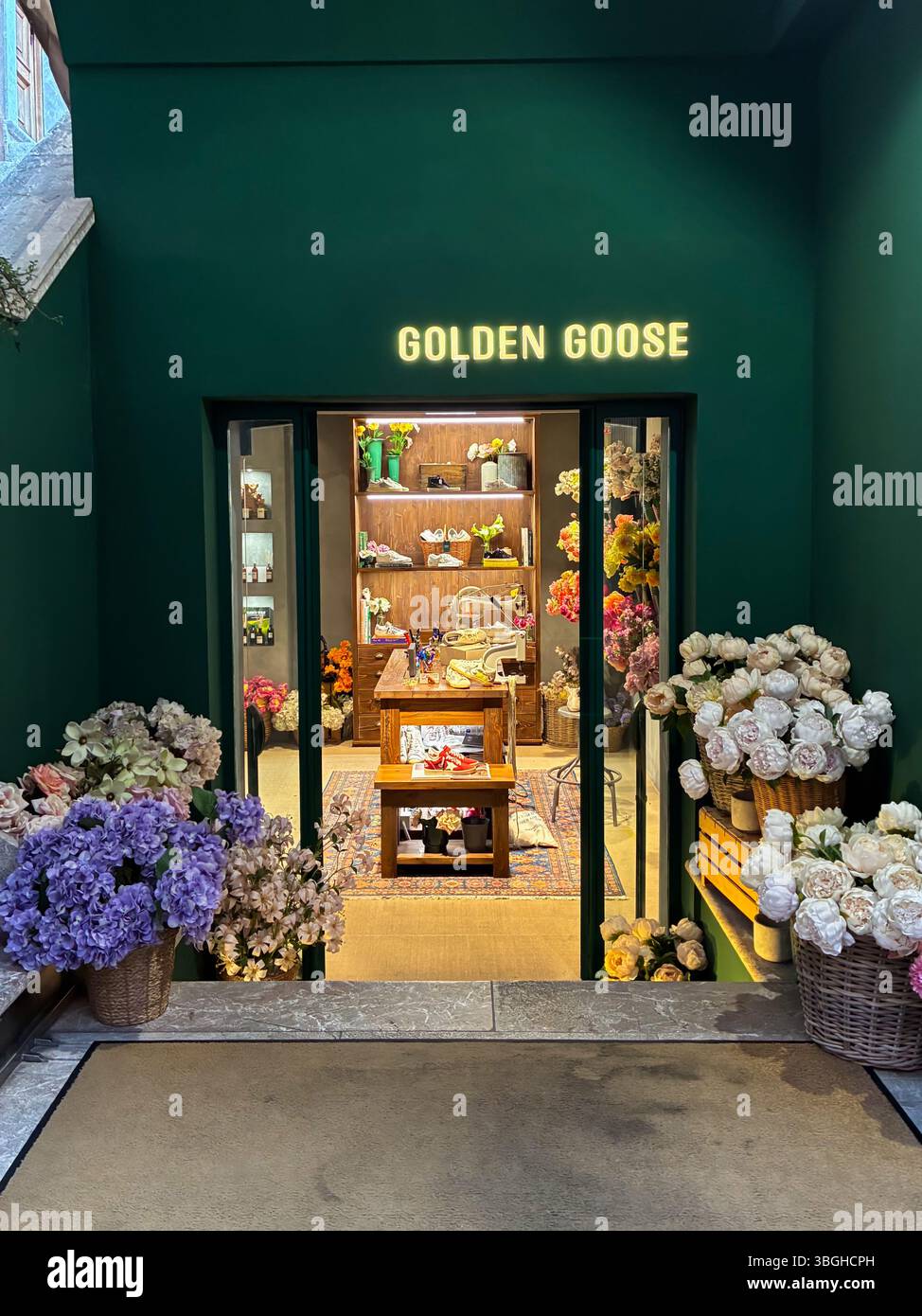 Negozio di sneakers Golden Goose a Taormina Foto Stock