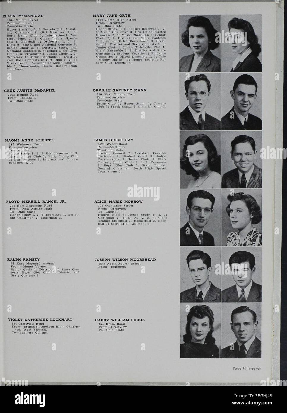 L'annuario del 1942 della North High School, intitolato The Memory Book, cattura la storia della scuola, incluso il suo trasferimento a East Arcadia Avenue nel 1924. Il preside Charles D. Everett è evidenziato per la sua leadership dal 1893 al 1928. Foto Stock