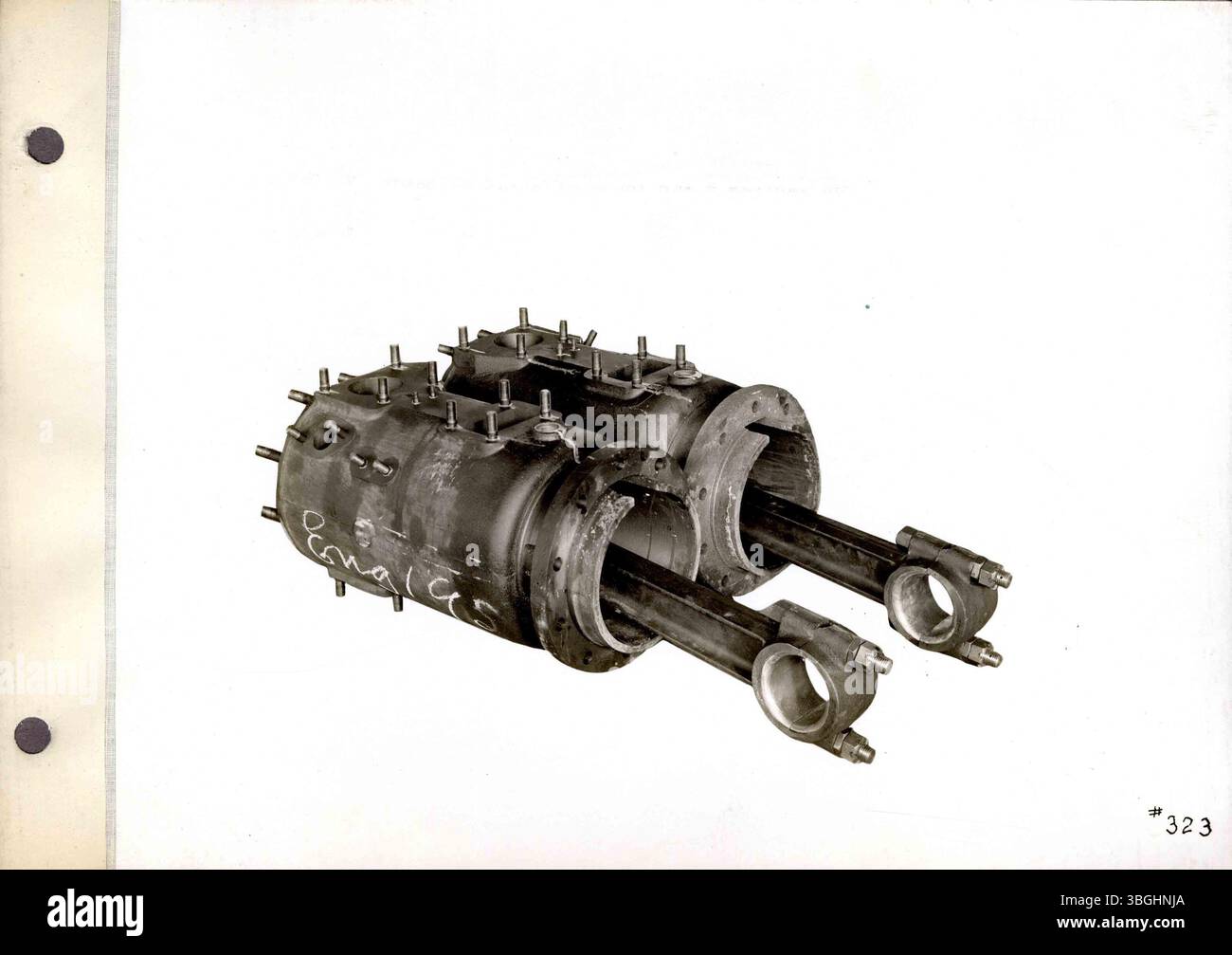 Questo set di fotografie in bianco e nero presenta prodotti Rumely, tra cui trattori a olio e immagini della fabbrica Rumely di la porte, Indiana, con descrizioni fornite sul retro delle foto. Foto Stock