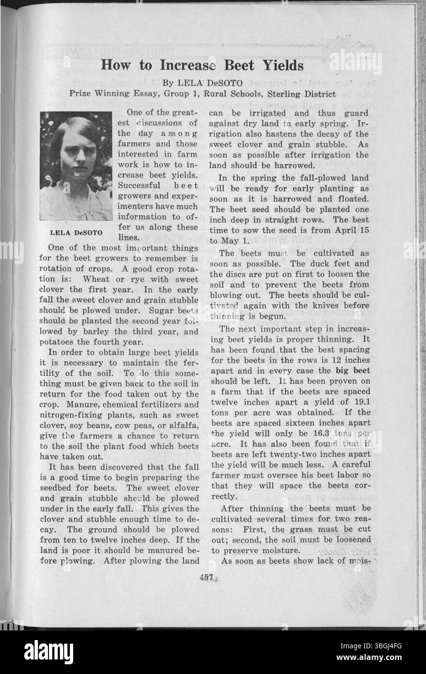L'edizione 1926 di "Through the Leaves" continua la sua profonda esplorazione della natura e della condizione umana. L'opera include un indice tematico (pagine 532-539) che aiuta i lettori a interagire con i suoi temi e idee più facilmente. Foto Stock